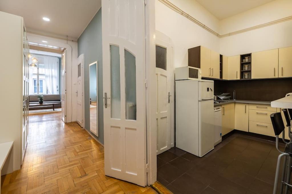 Ermosa apartment