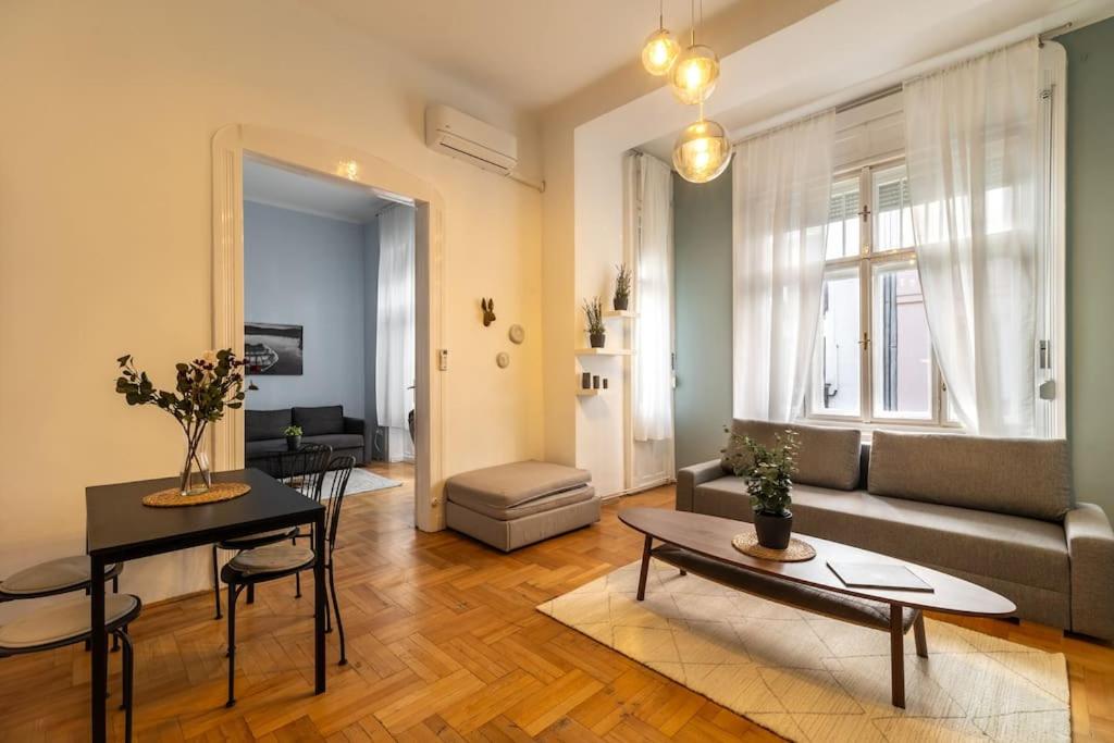 Ermosa apartment