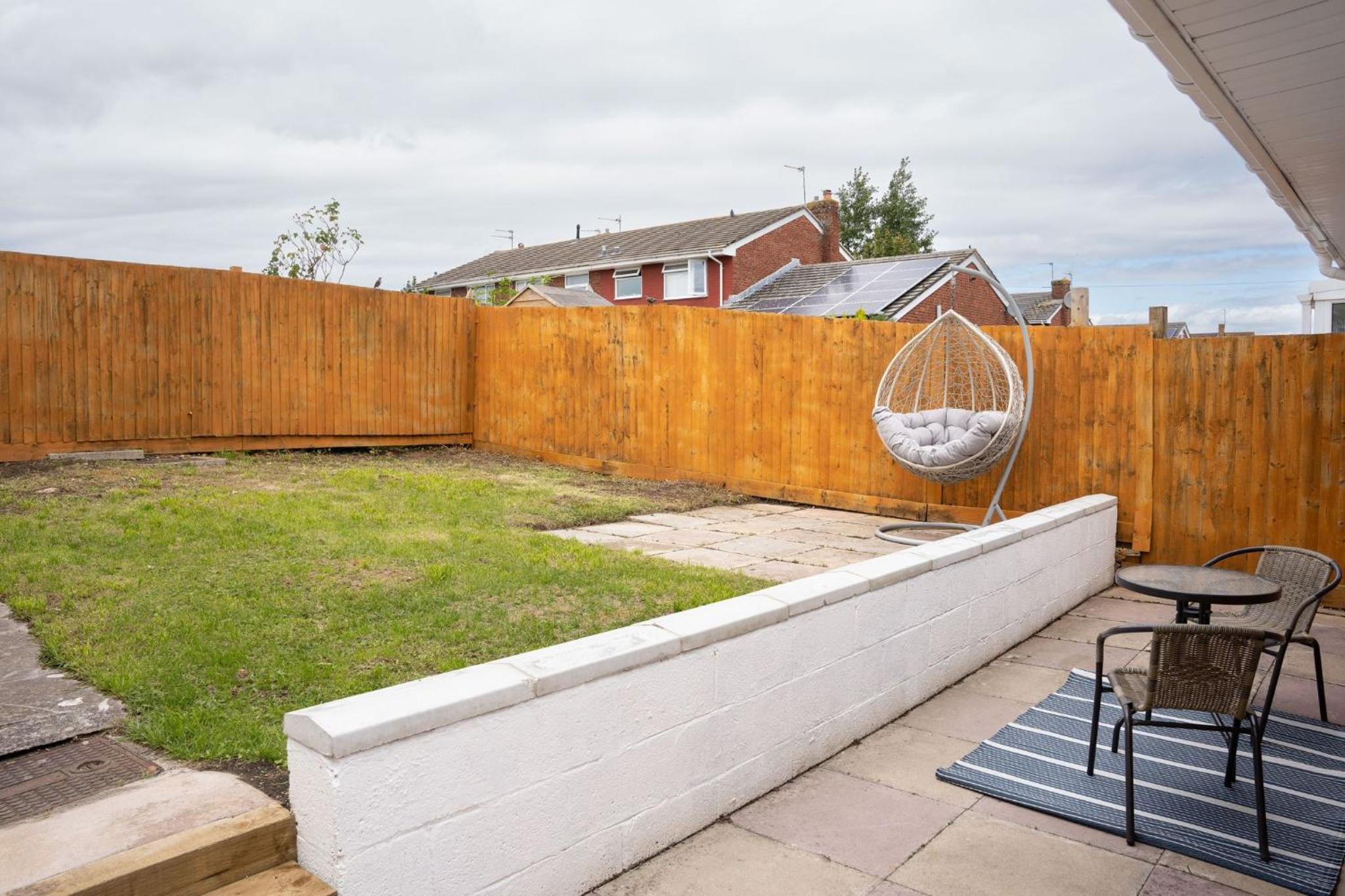 Modern 2 bedroom Bungalow near Bath
