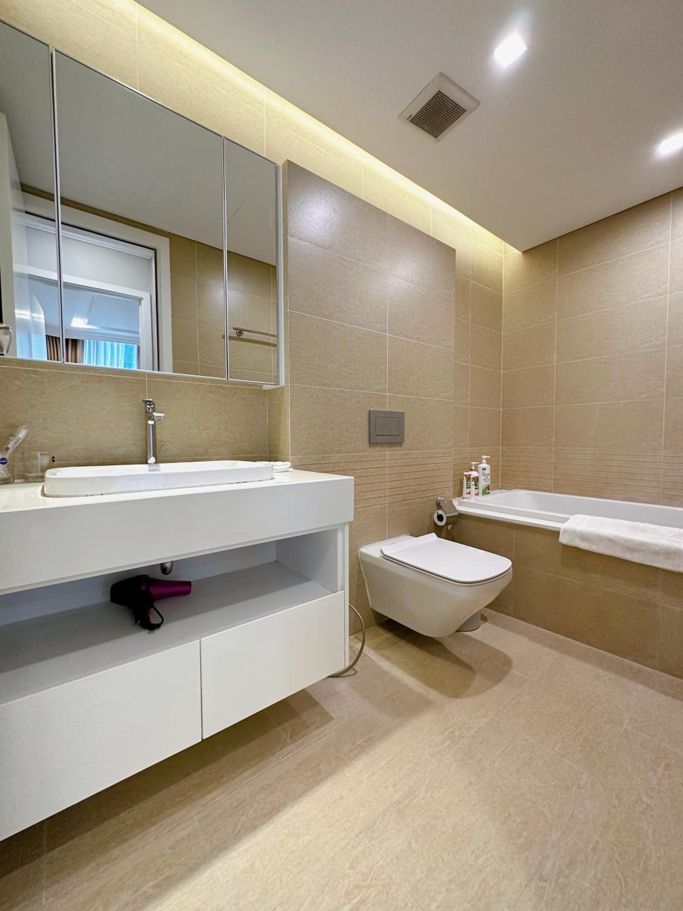 LUXURY APARTMENT VINHOME METROPOLIS next LOTTE Center,Japan Embassy