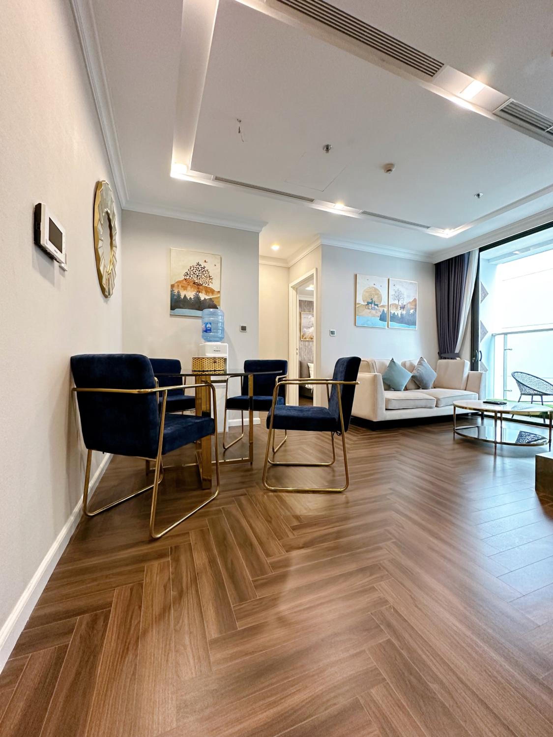 LUXURY APARTMENT VINHOME METROPOLIS next LOTTE Center,Japan Embassy