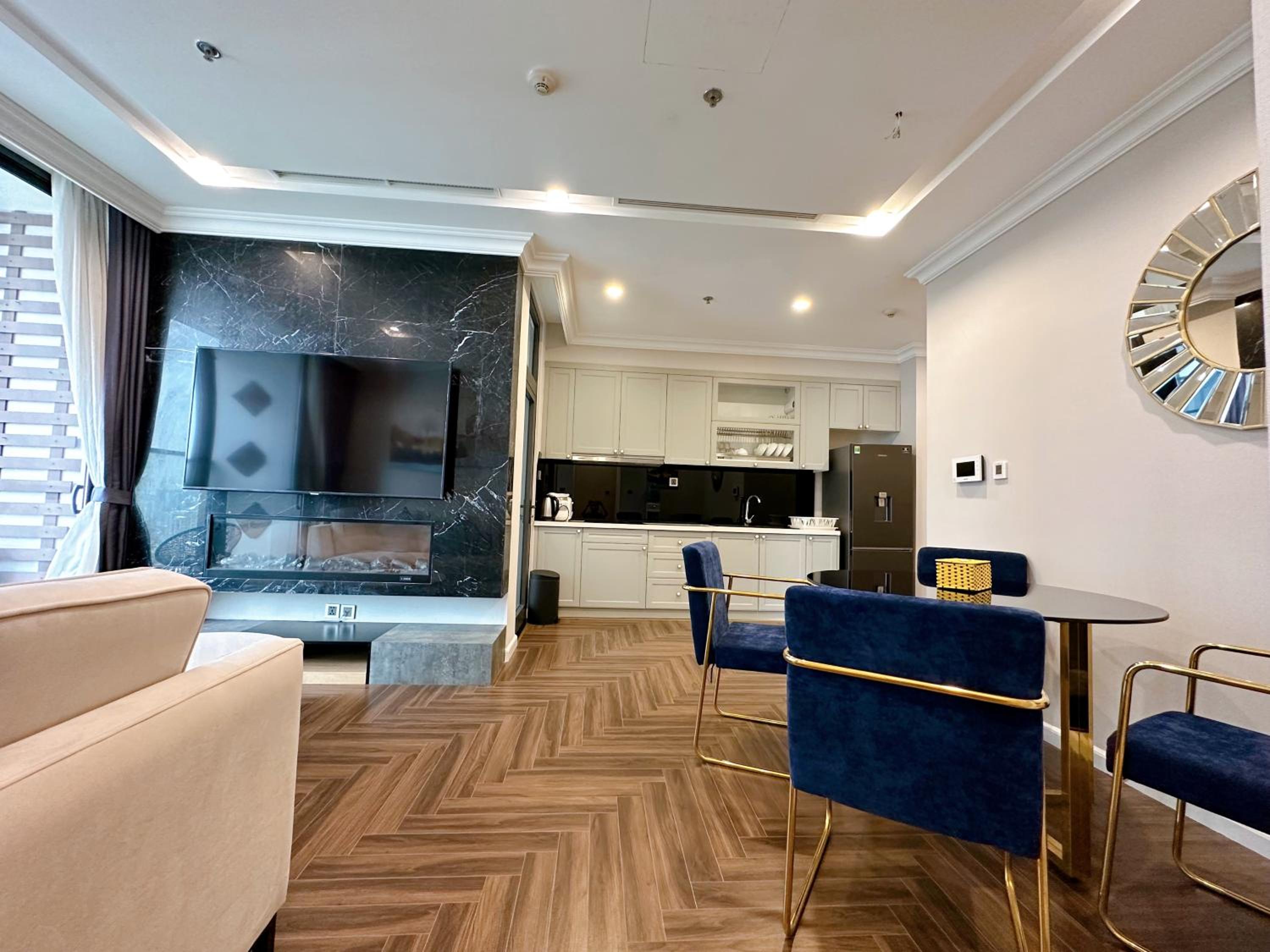 LUXURY APARTMENT VINHOME METROPOLIS next LOTTE Center,Japan Embassy