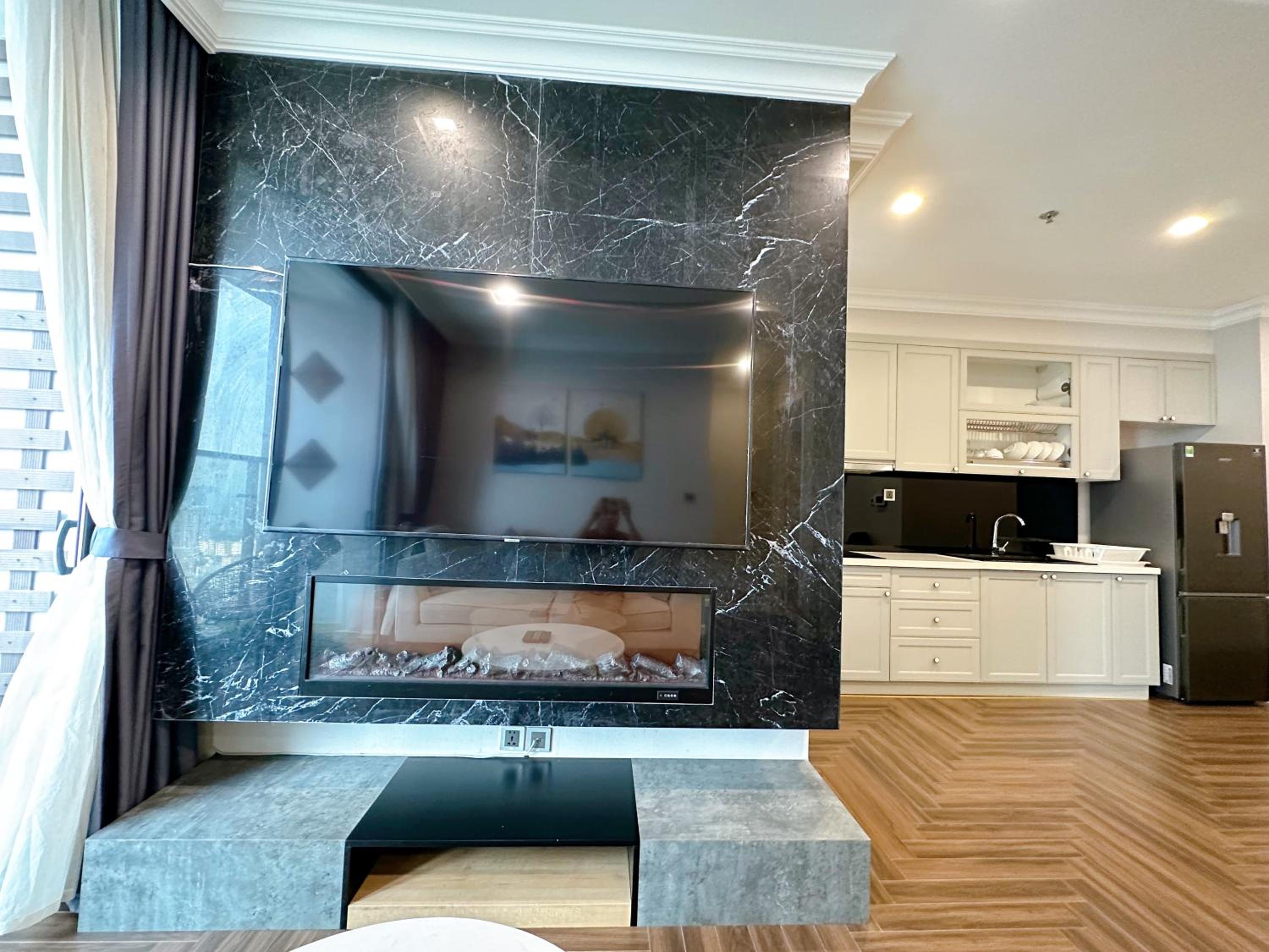 LUXURY APARTMENT VINHOME METROPOLIS next LOTTE Center,Japan Embassy