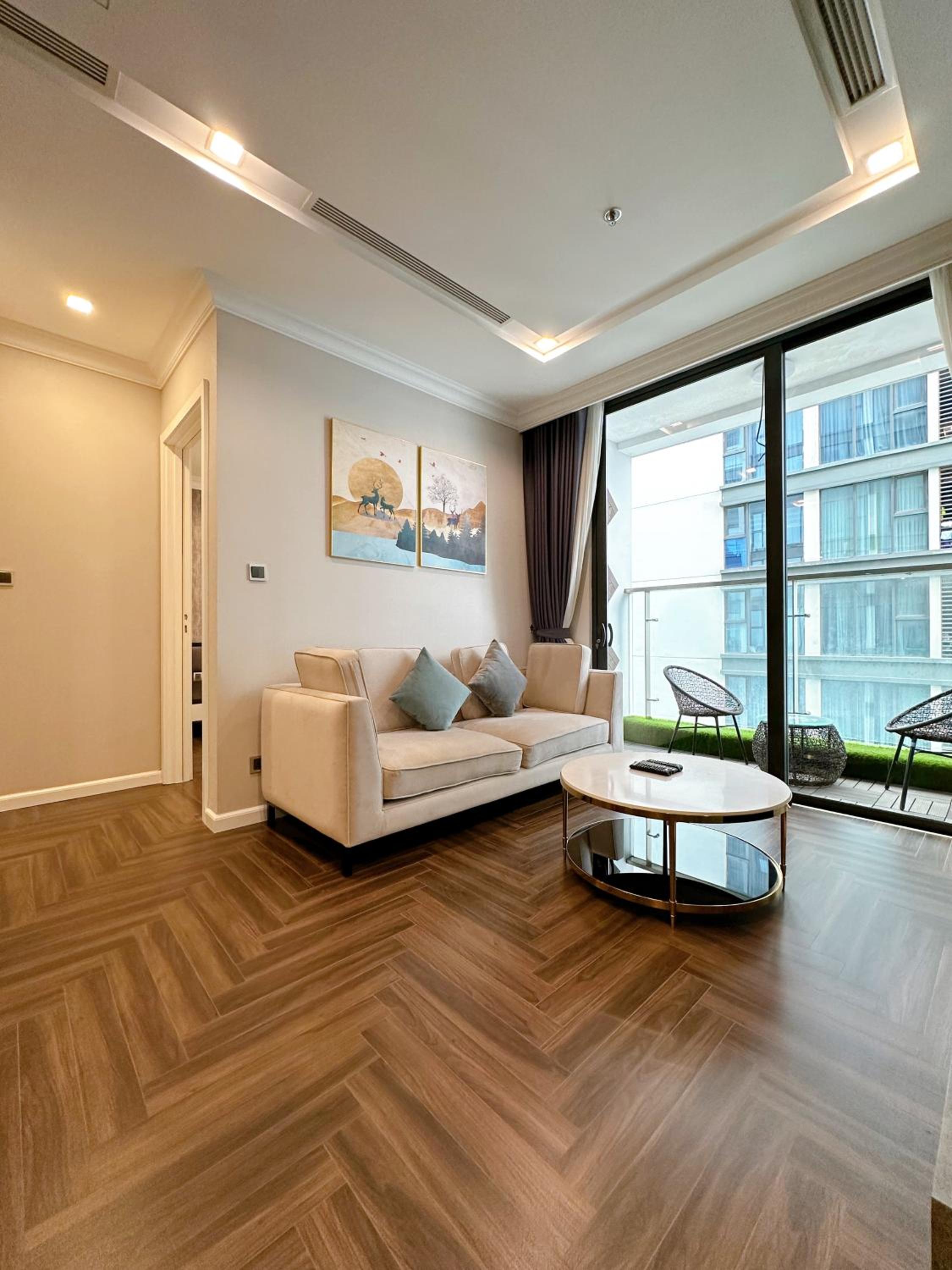 LUXURY APARTMENT VINHOME METROPOLIS next LOTTE Center,Japan Embassy