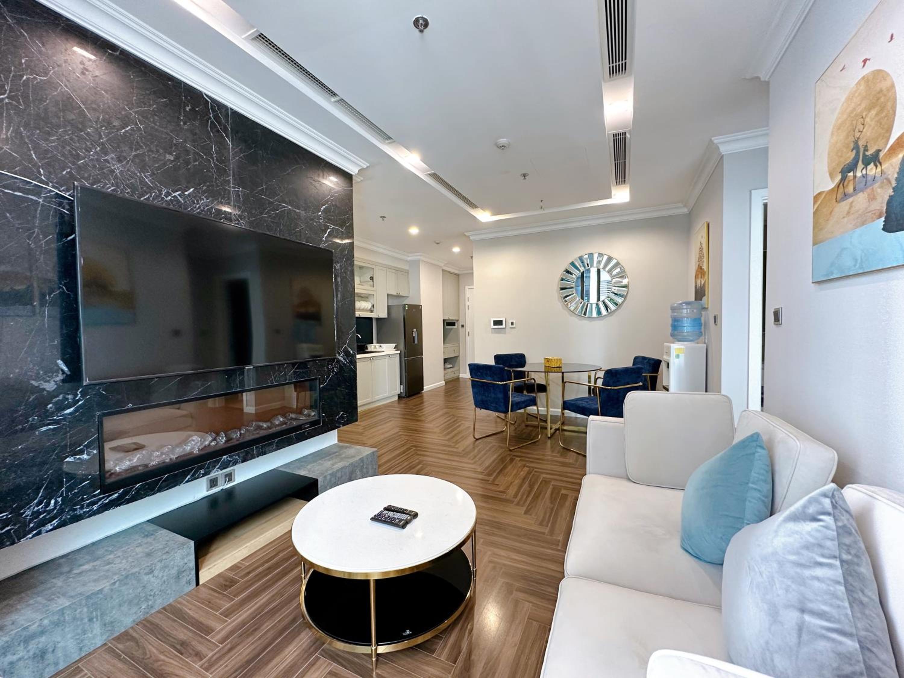 LUXURY APARTMENT VINHOME METROPOLIS next LOTTE Center,Japan Embassy