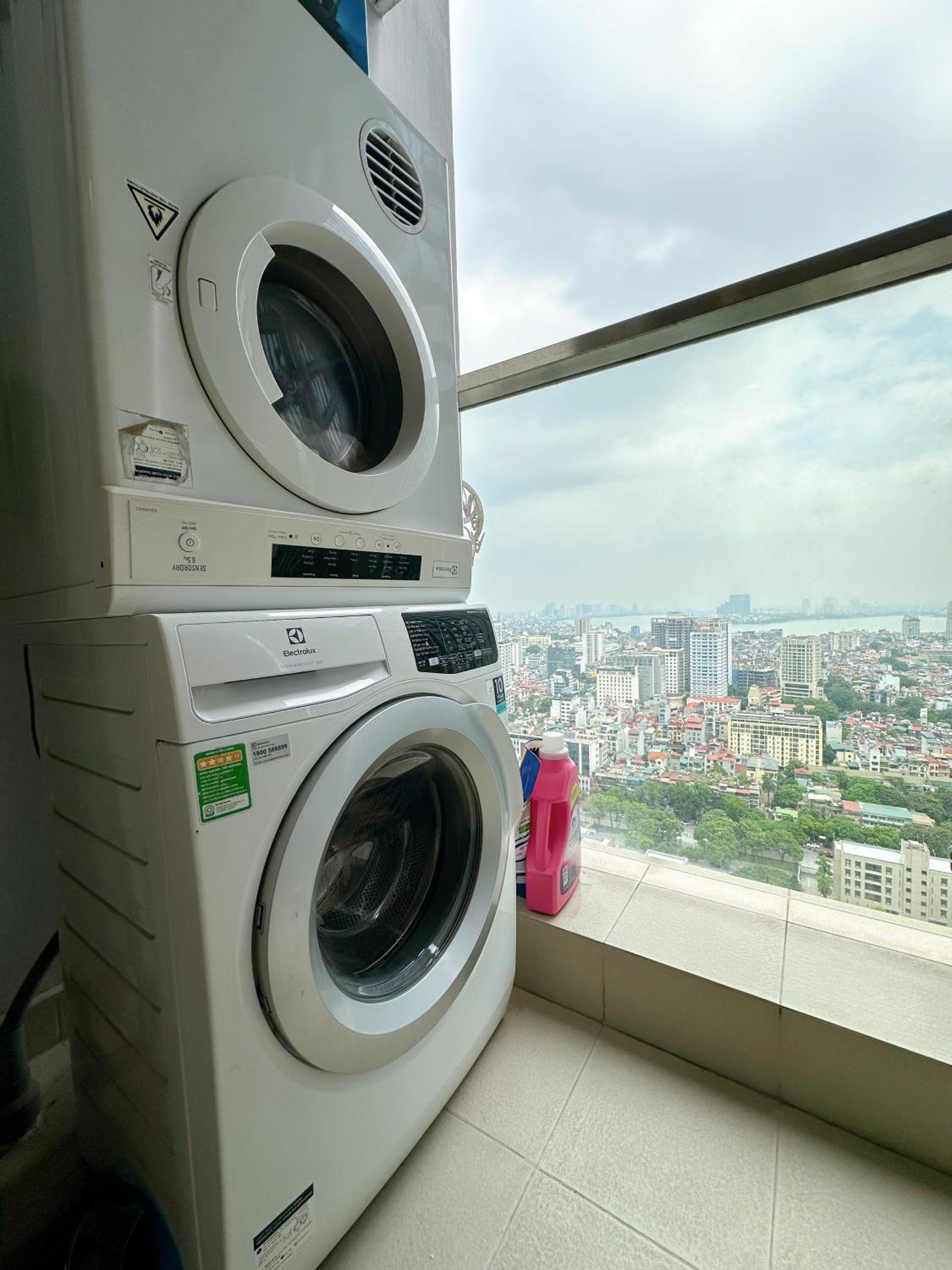 LUXURY APARTMENT VINHOME METROPOLIS next LOTTE Center,Japan Embassy