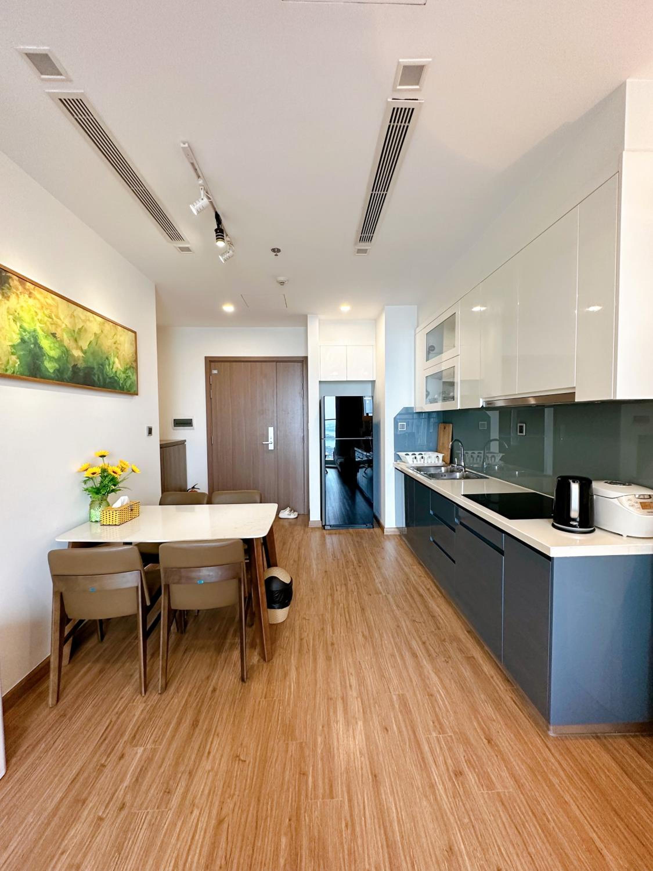 LUXURY APARTMENT VINHOME METROPOLIS next LOTTE Center,Japan Embassy