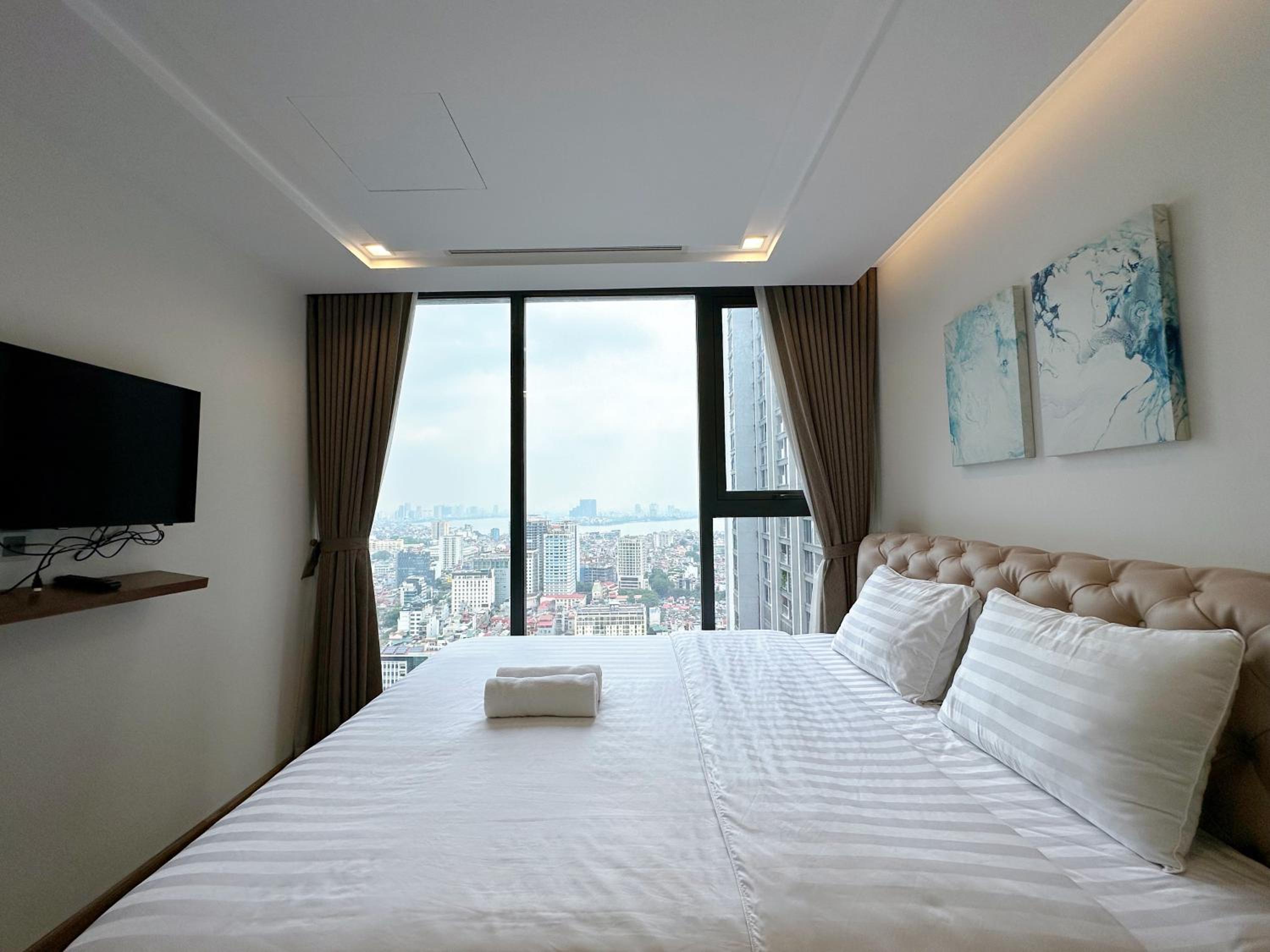 LUXURY APARTMENT VINHOME METROPOLIS next LOTTE Center,Japan Embassy