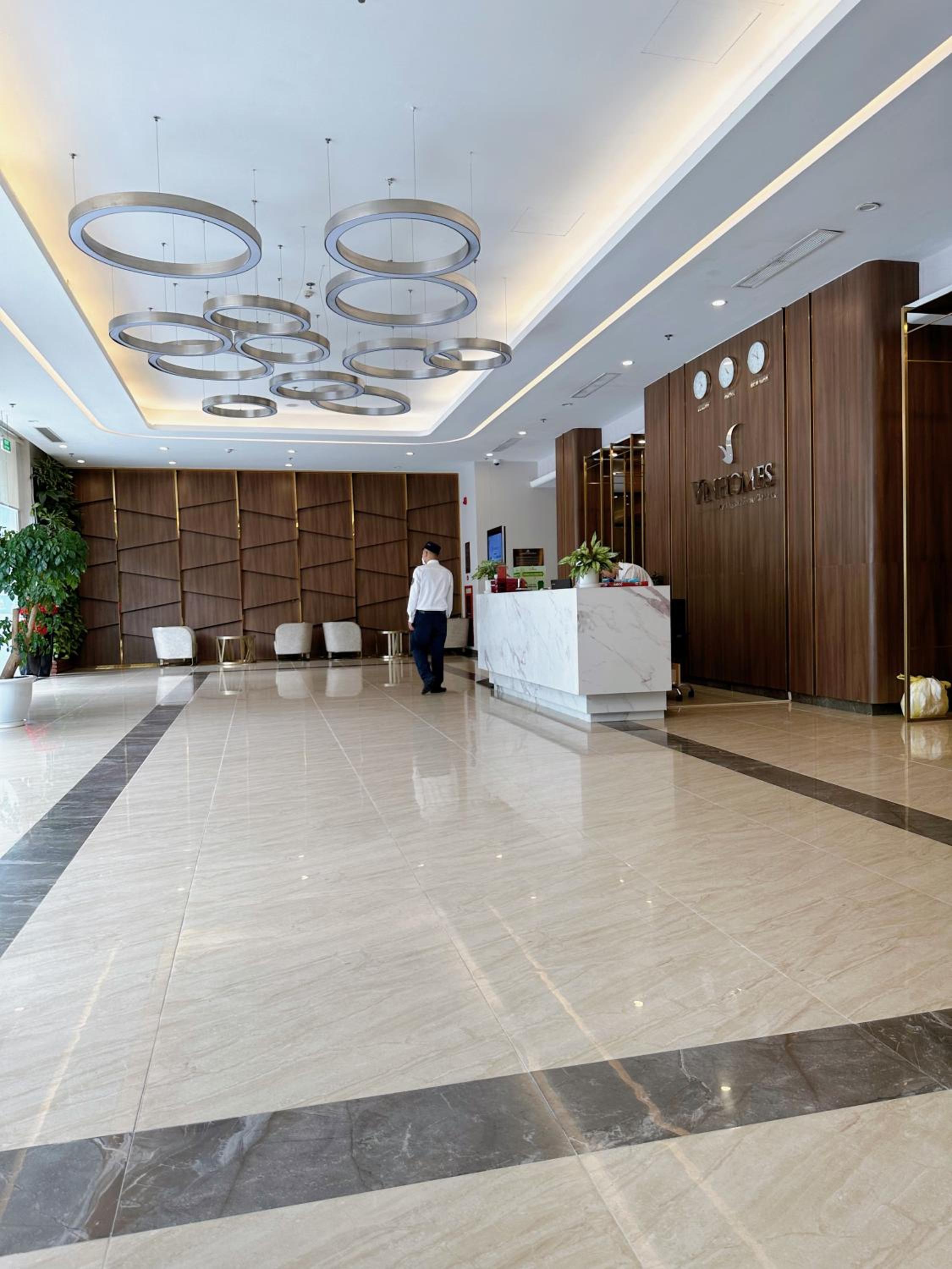LUXURY APARTMENT VINHOME METROPOLIS next LOTTE Center,Japan Embassy