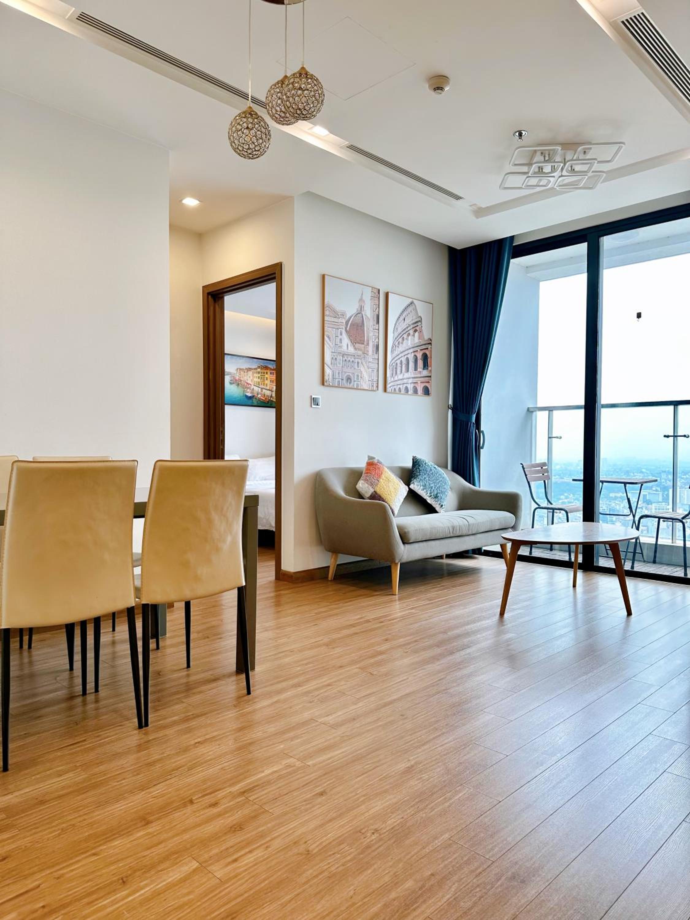 LUXURY APARTMENT VINHOME METROPOLIS next LOTTE Center,Japan Embassy