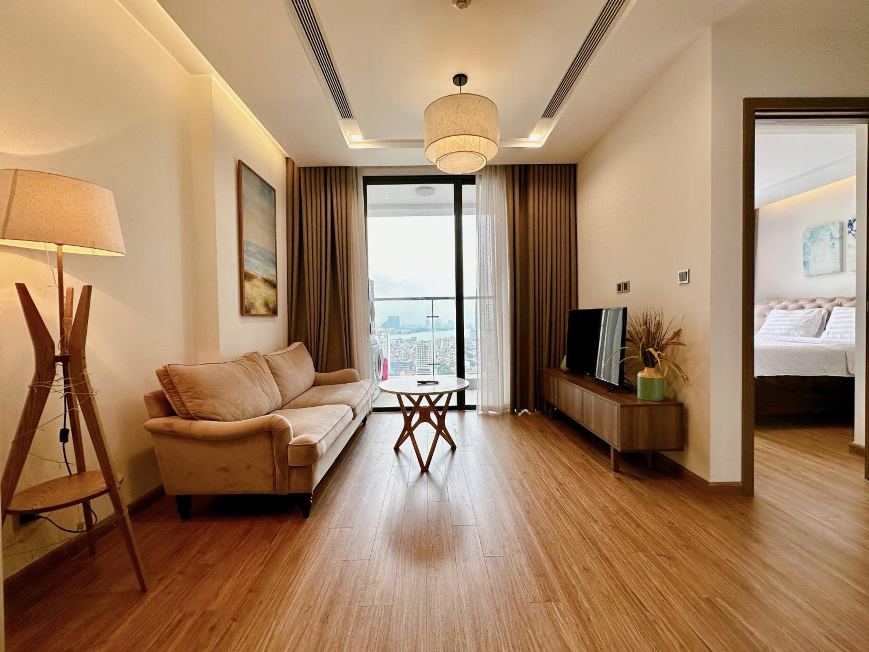LUXURY APARTMENT VINHOME METROPOLIS next LOTTE Center,Japan Embassy