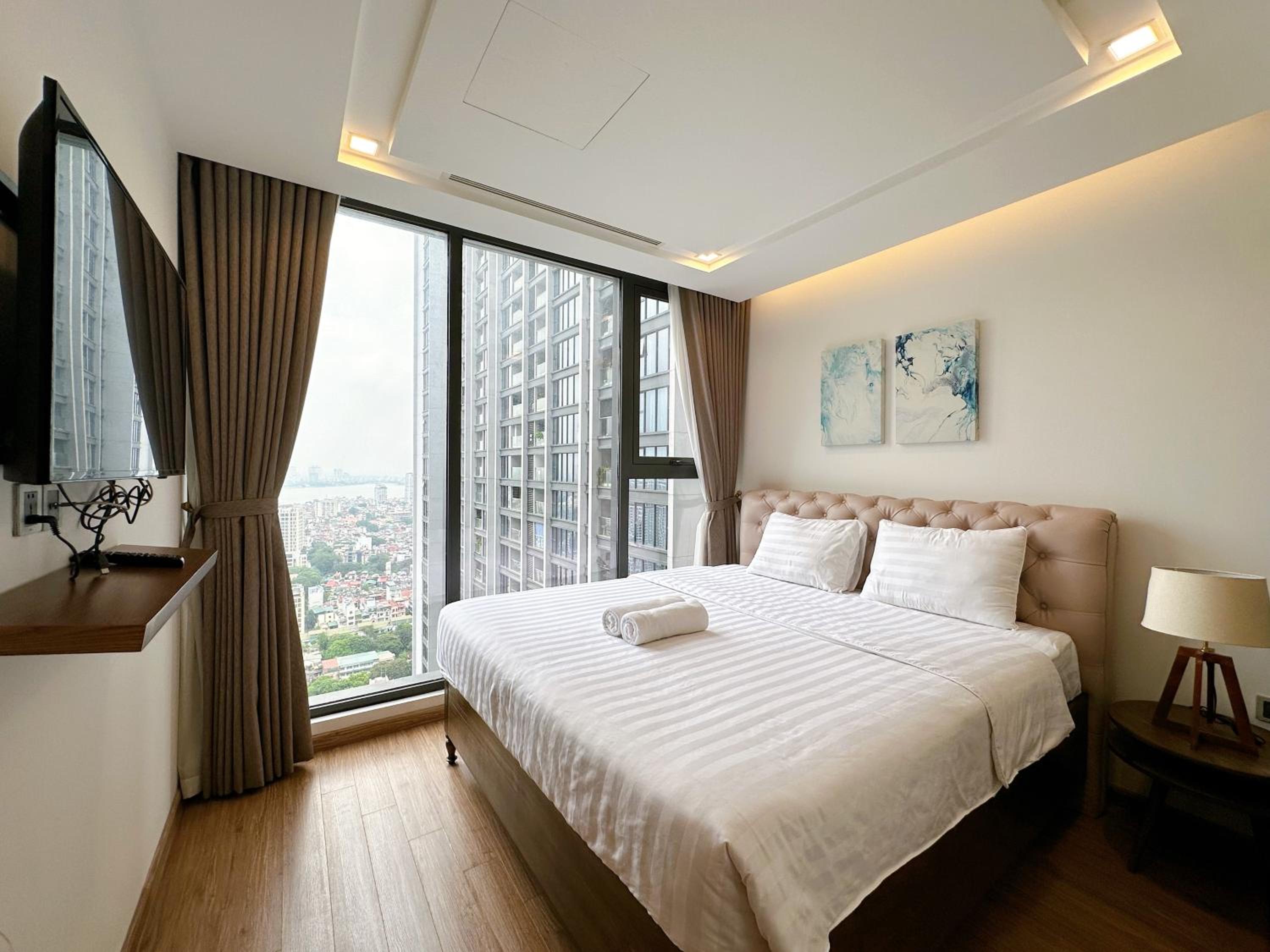 LUXURY APARTMENT VINHOME METROPOLIS next LOTTE Center,Japan Embassy
