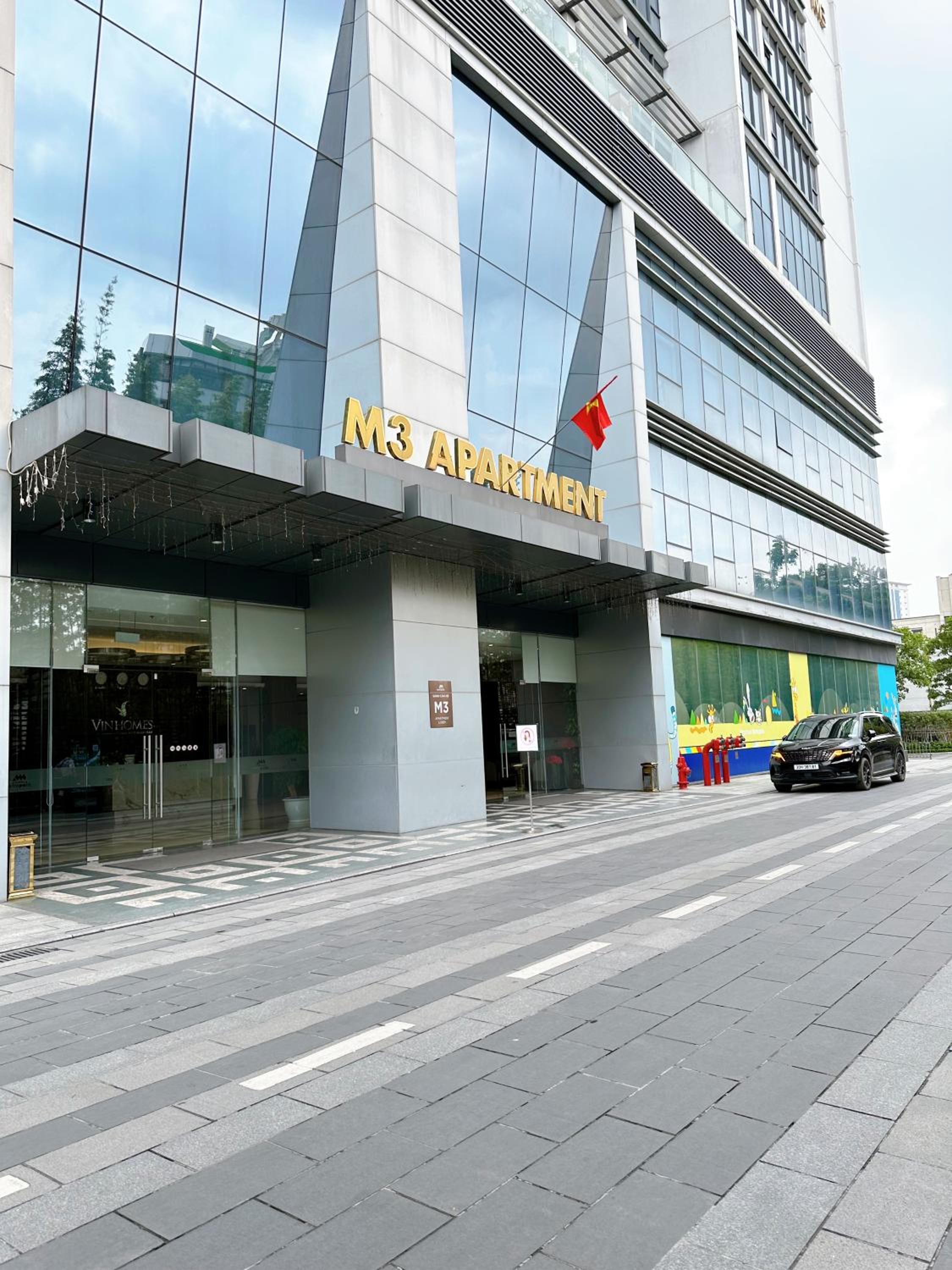 LUXURY APARTMENT VINHOME METROPOLIS next LOTTE Center,Japan Embassy
