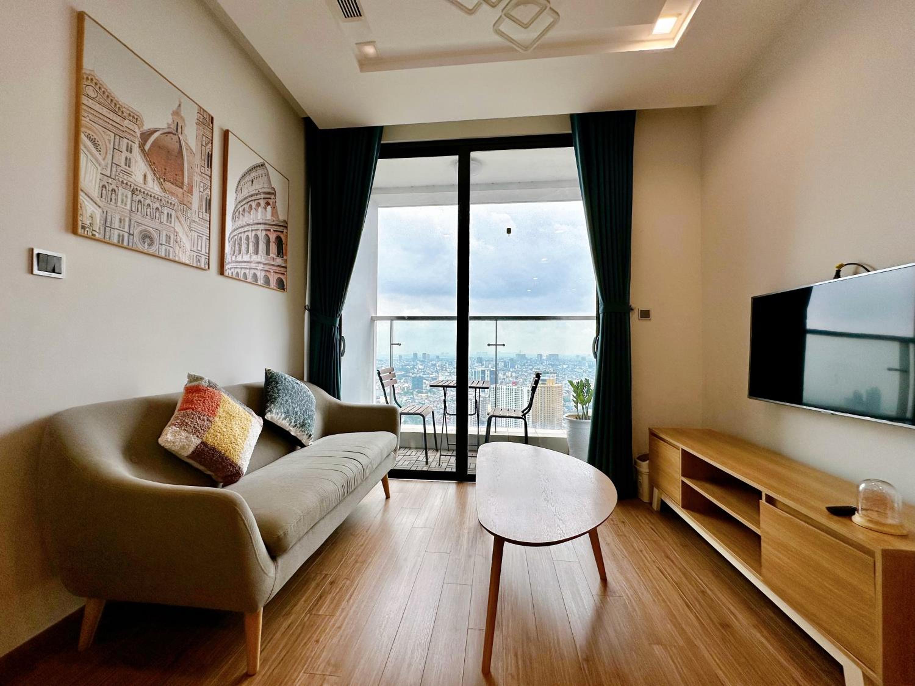 LUXURY APARTMENT VINHOME METROPOLIS next LOTTE Center,Japan Embassy