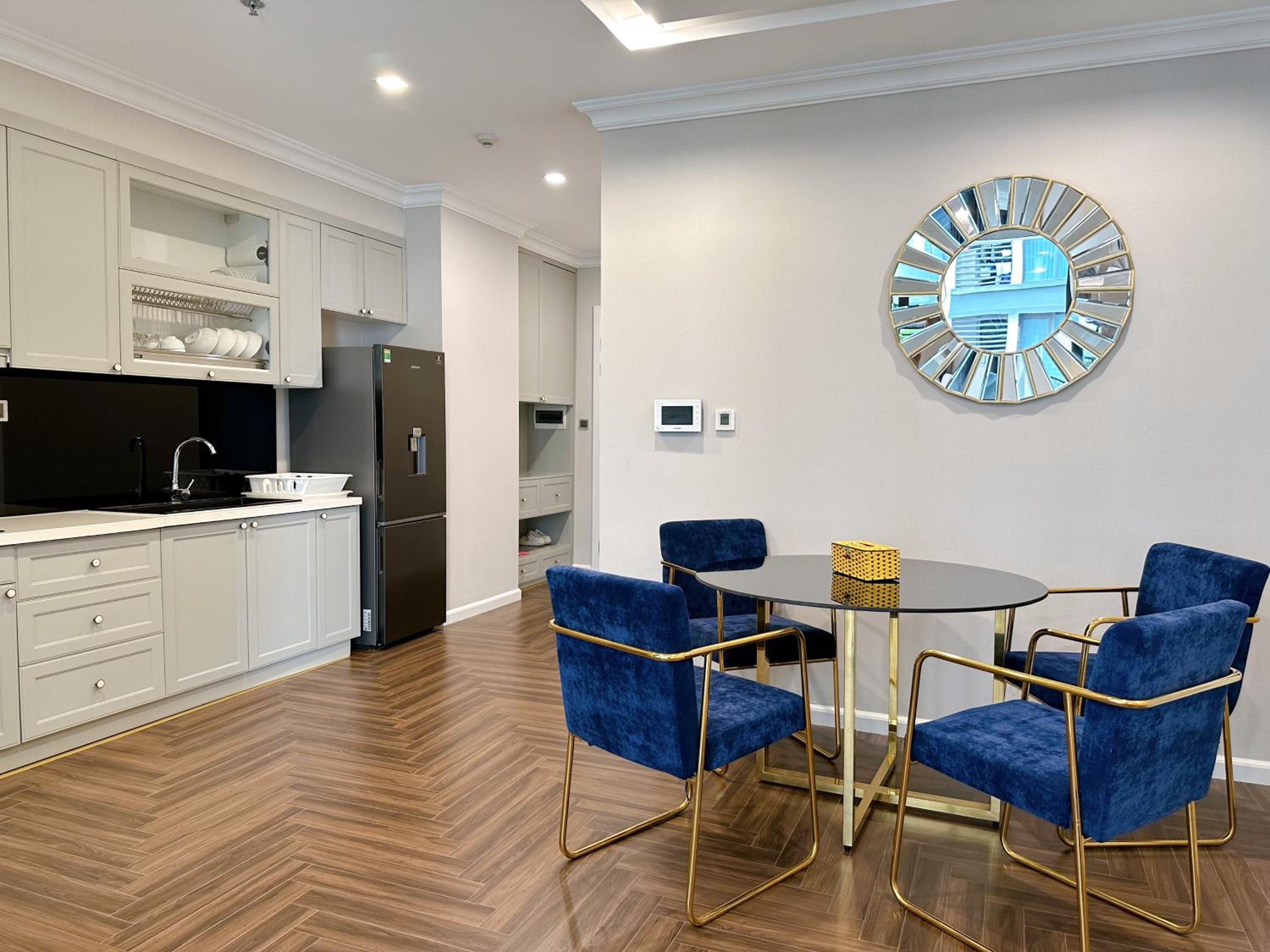 LUXURY APARTMENT VINHOME METROPOLIS next LOTTE Center,Japan Embassy