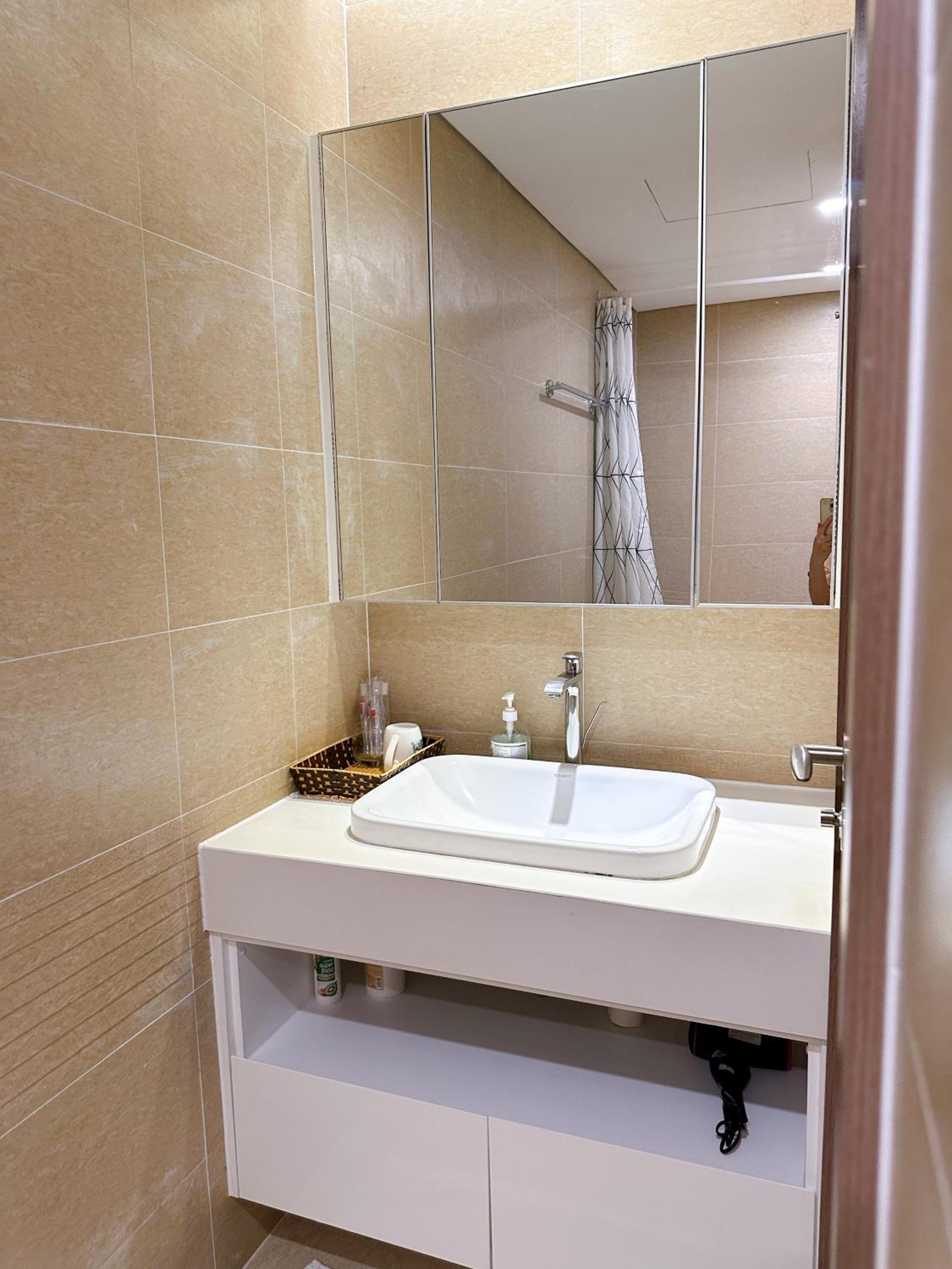 LUXURY APARTMENT VINHOME METROPOLIS next LOTTE Center,Japan Embassy
