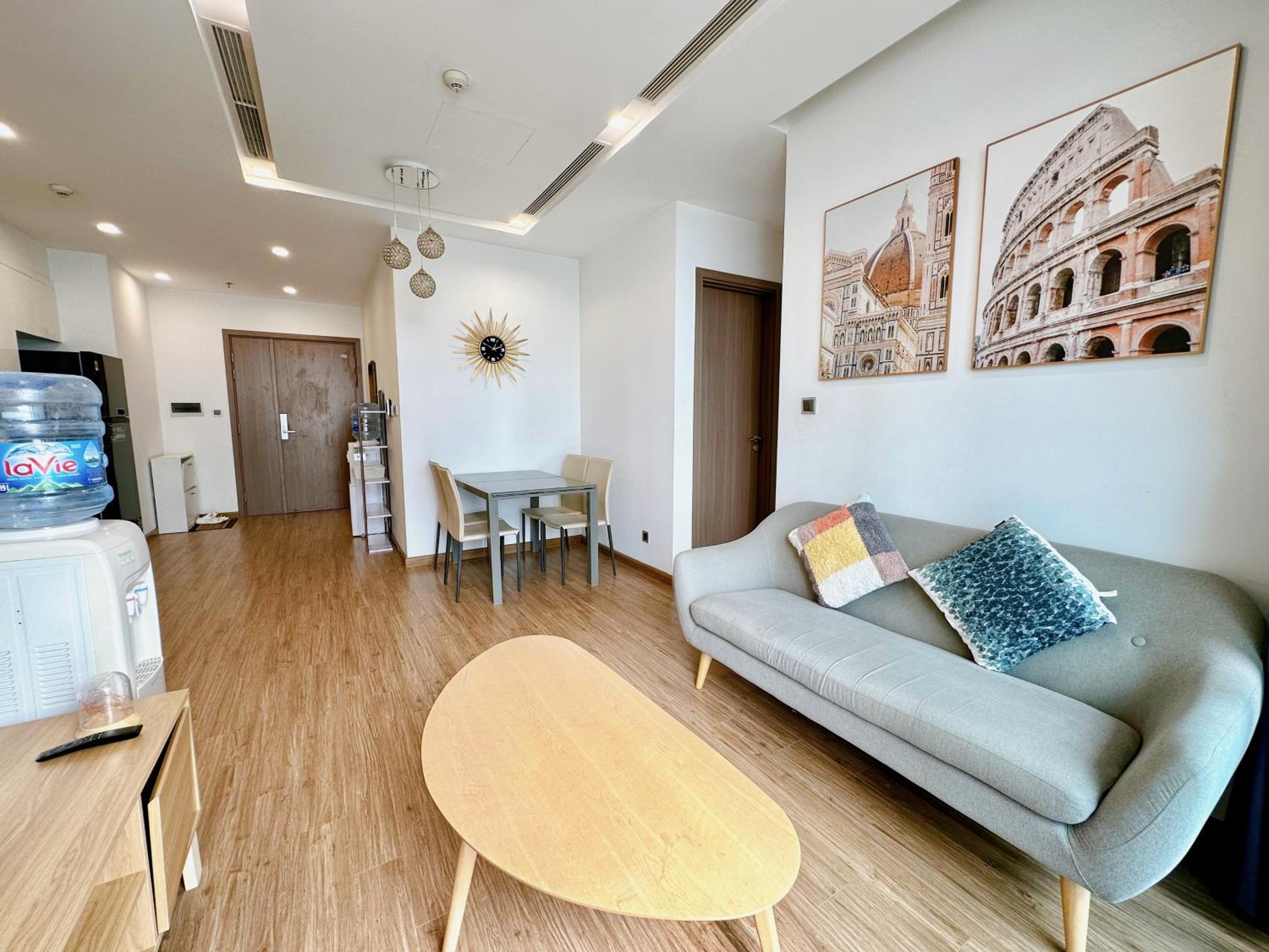 LUXURY APARTMENT VINHOME METROPOLIS next LOTTE Center,Japan Embassy