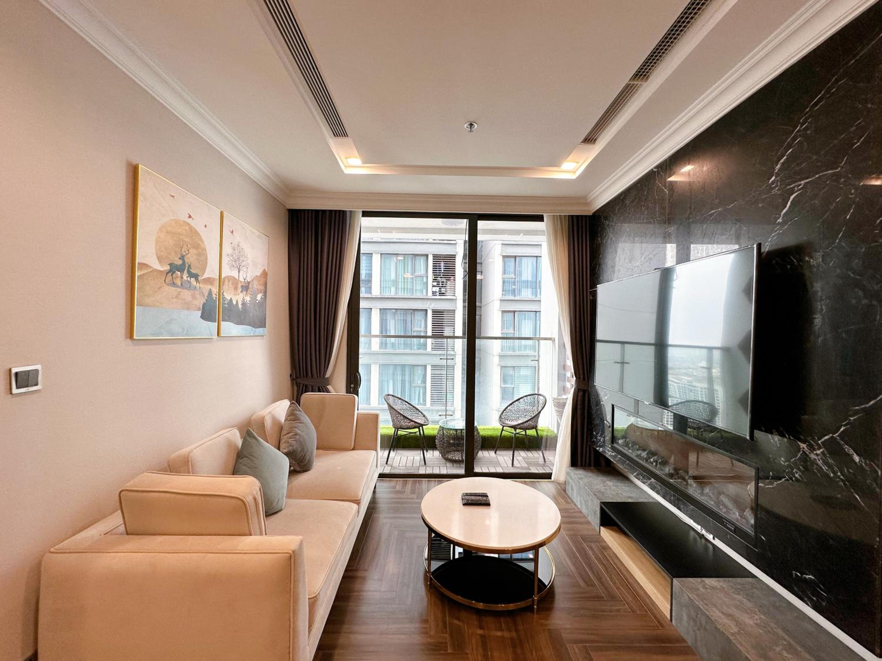 LUXURY APARTMENT VINHOME METROPOLIS next LOTTE Center,Japan Embassy
