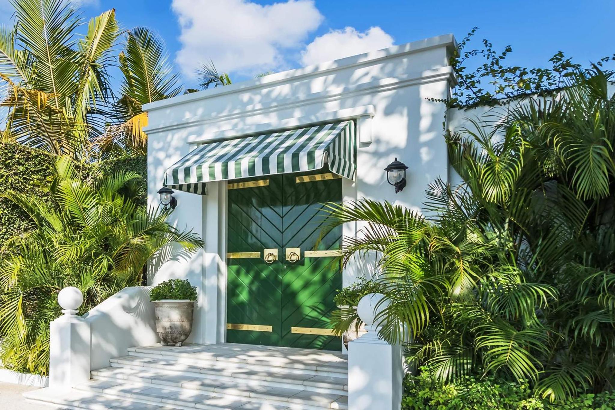 Pineapple Hill 4 Bed Luxury view 2
