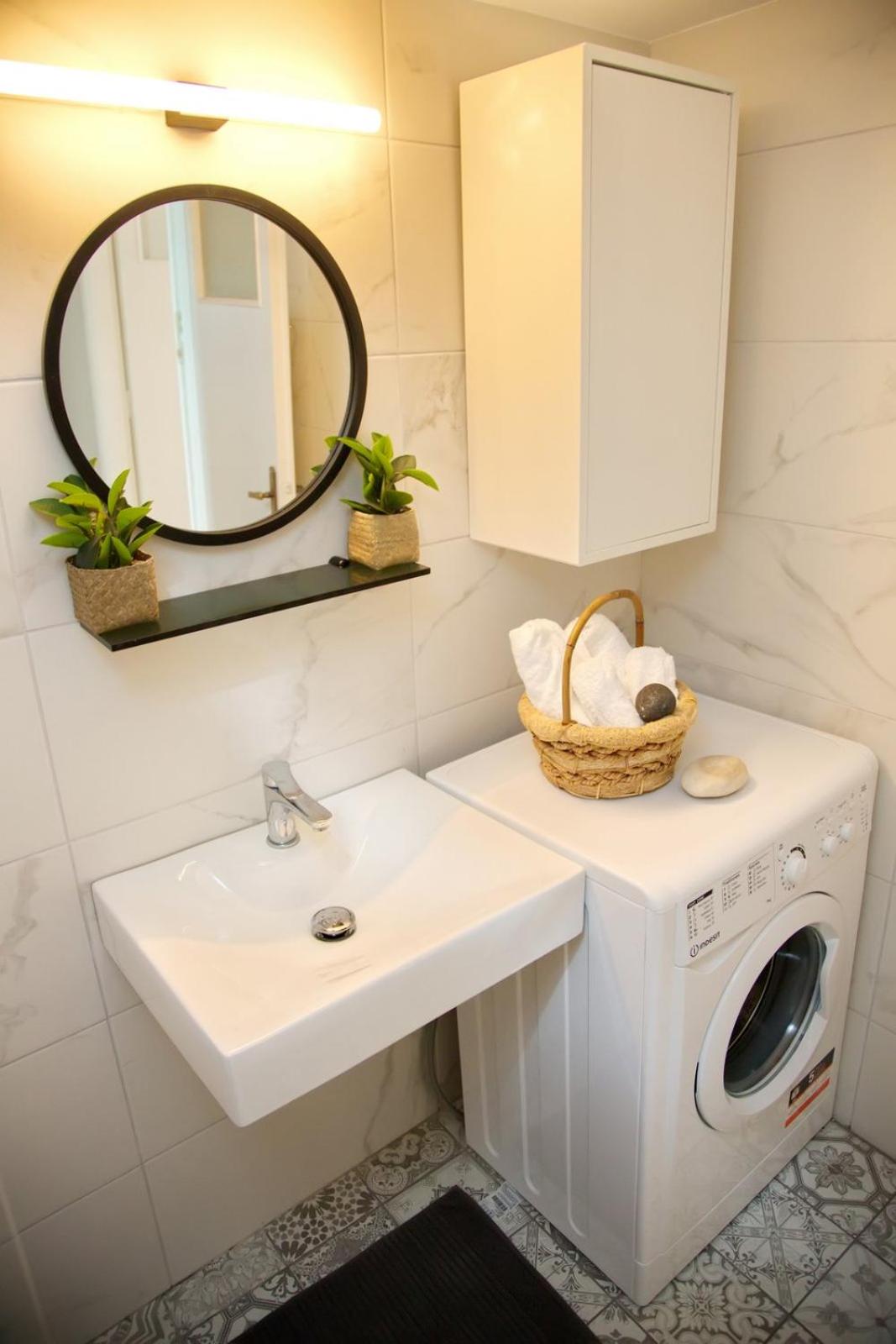 Aroura Homes 2BR Central Balcony Apt Metro