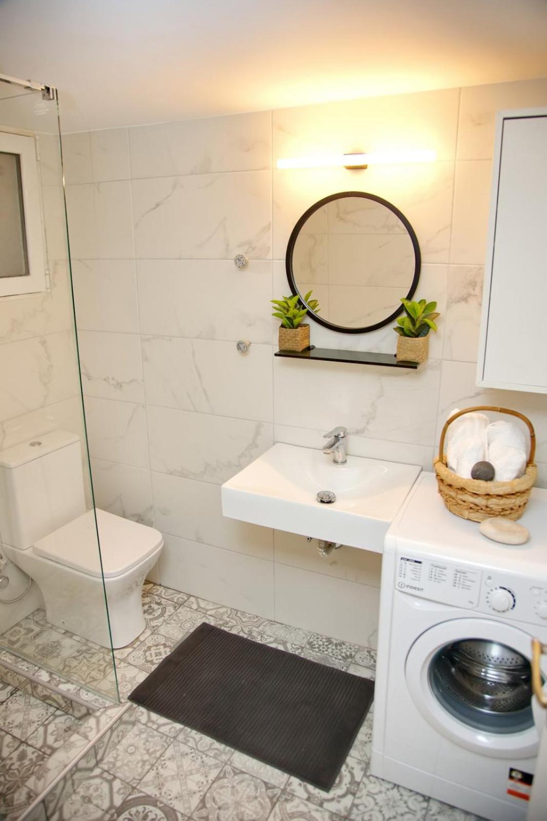 Aroura Homes 2BR Central Balcony Apt Metro