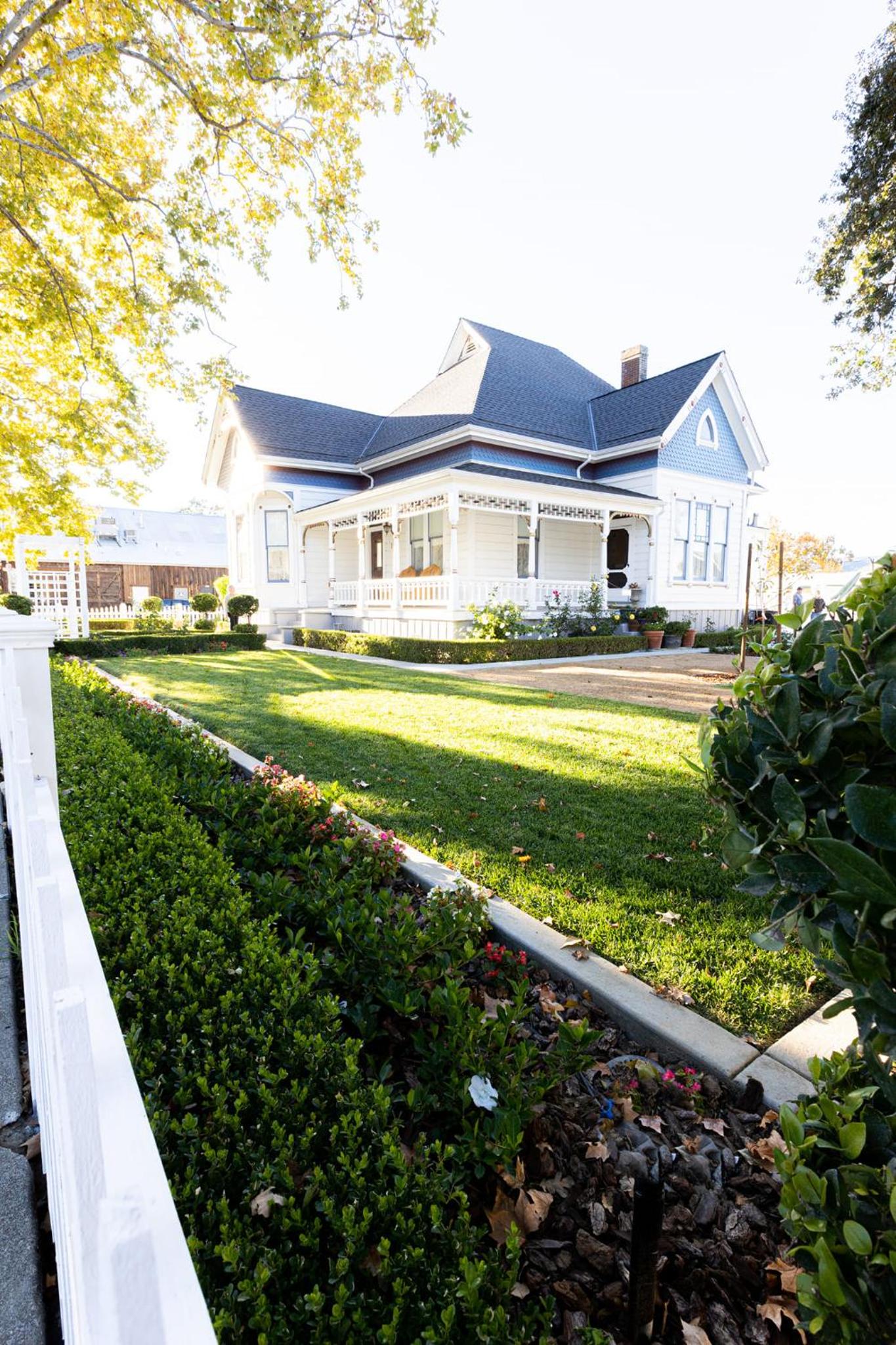 Historic Luxury Queen Anne Victorian view 2
