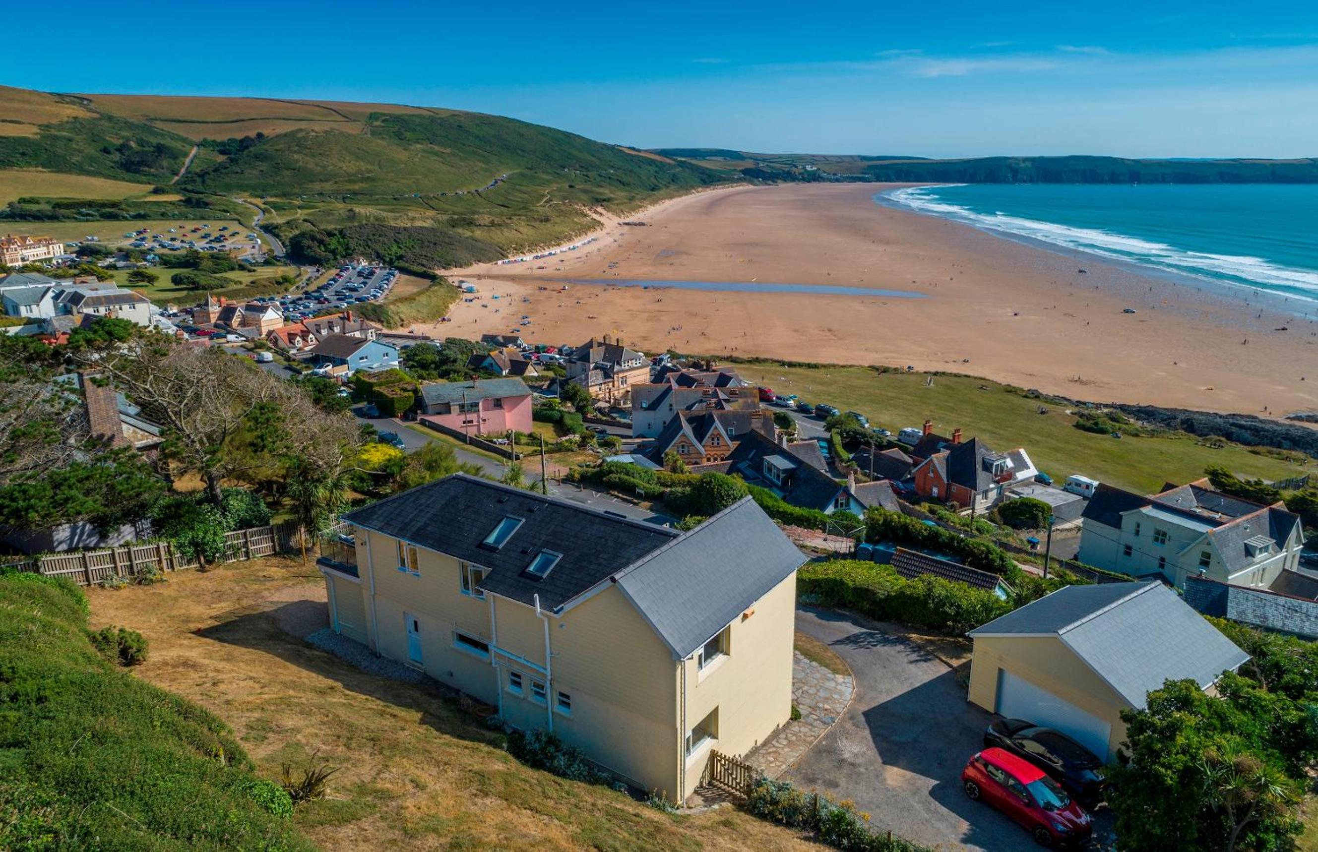 Superb Panoramic Sea Views Sleeps 10 Pet Friendly view 3