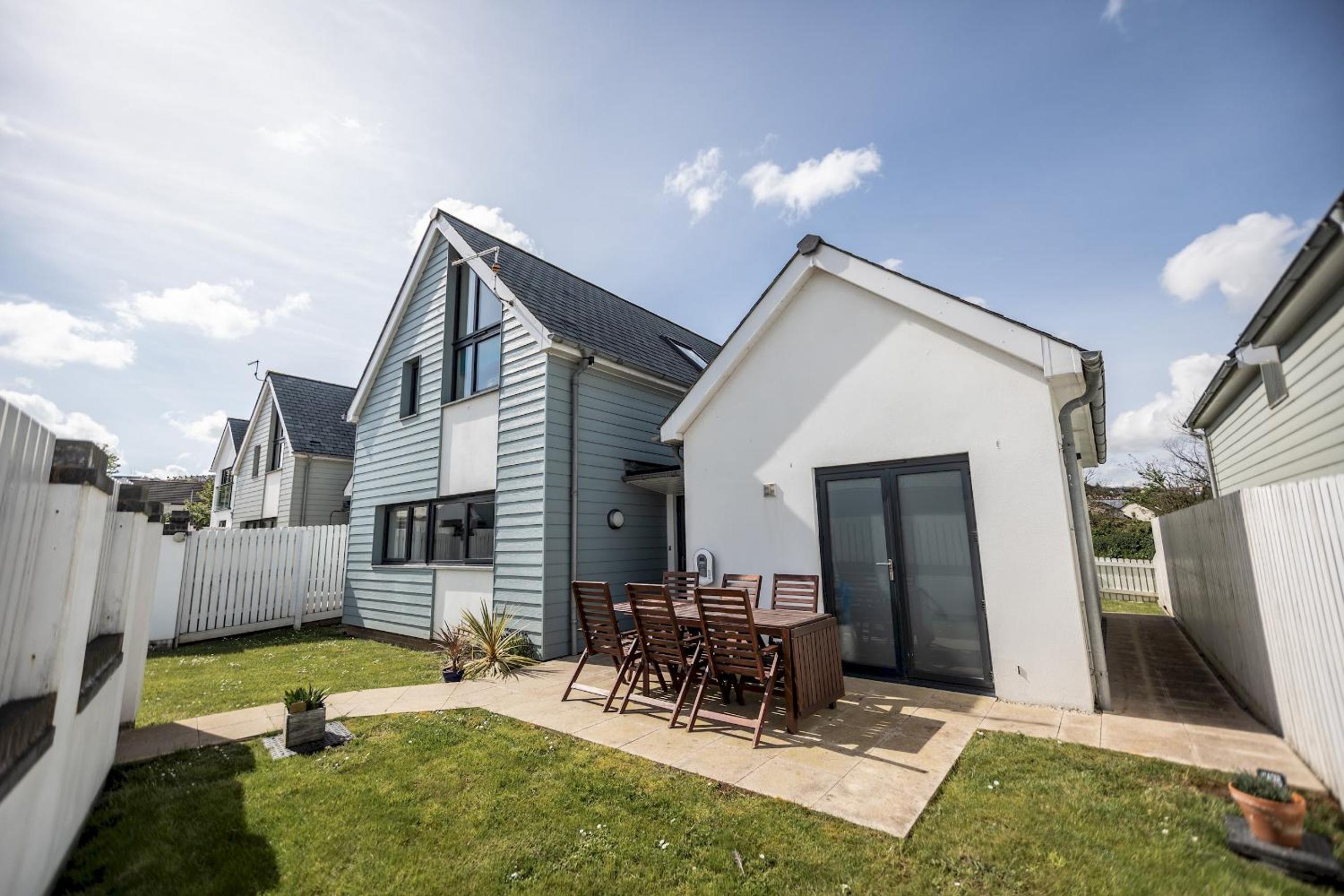 3 Bed dog friendly beach retreat in Westward Ho view 5