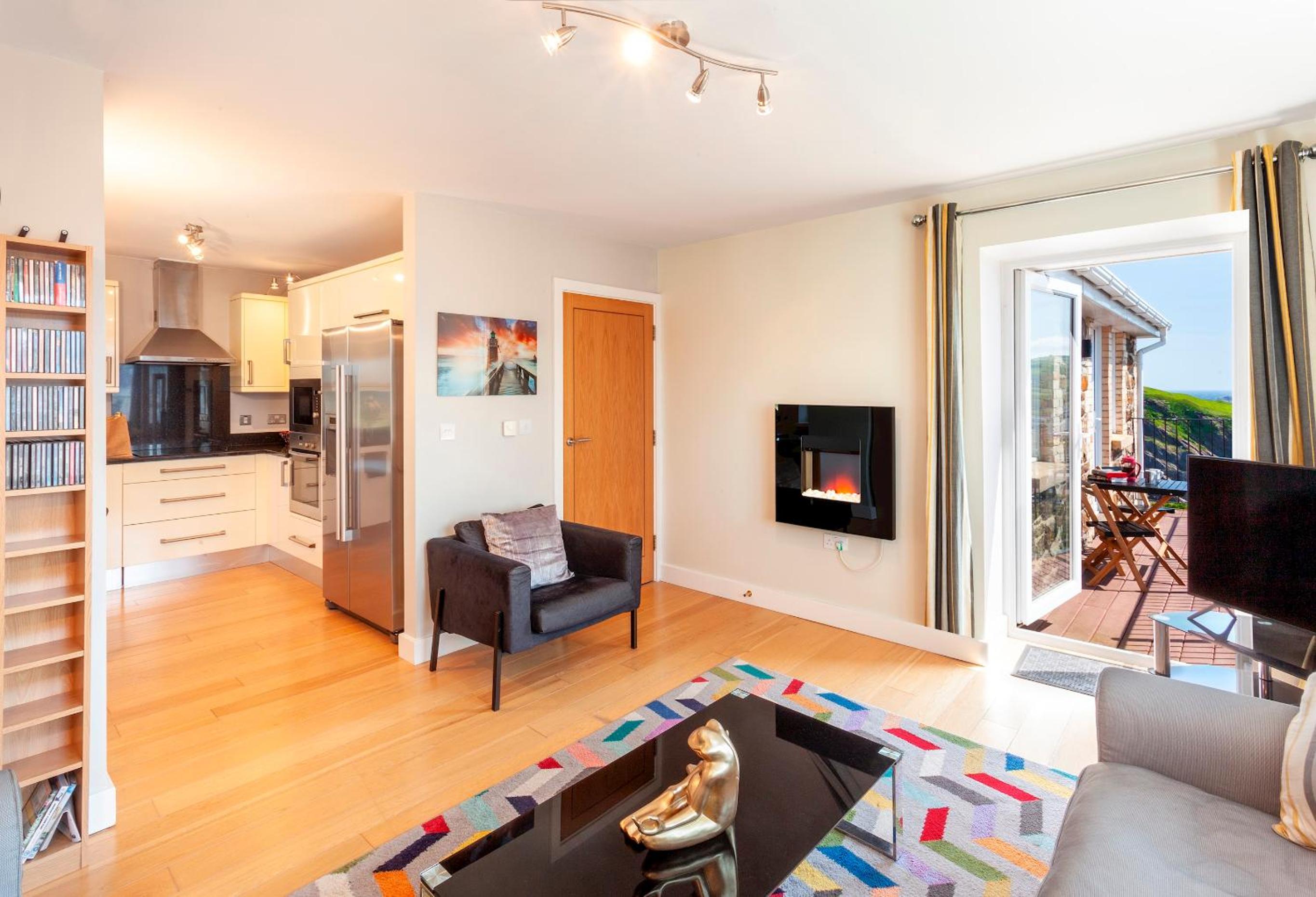 Superb sea front apartment with great sea views view 4