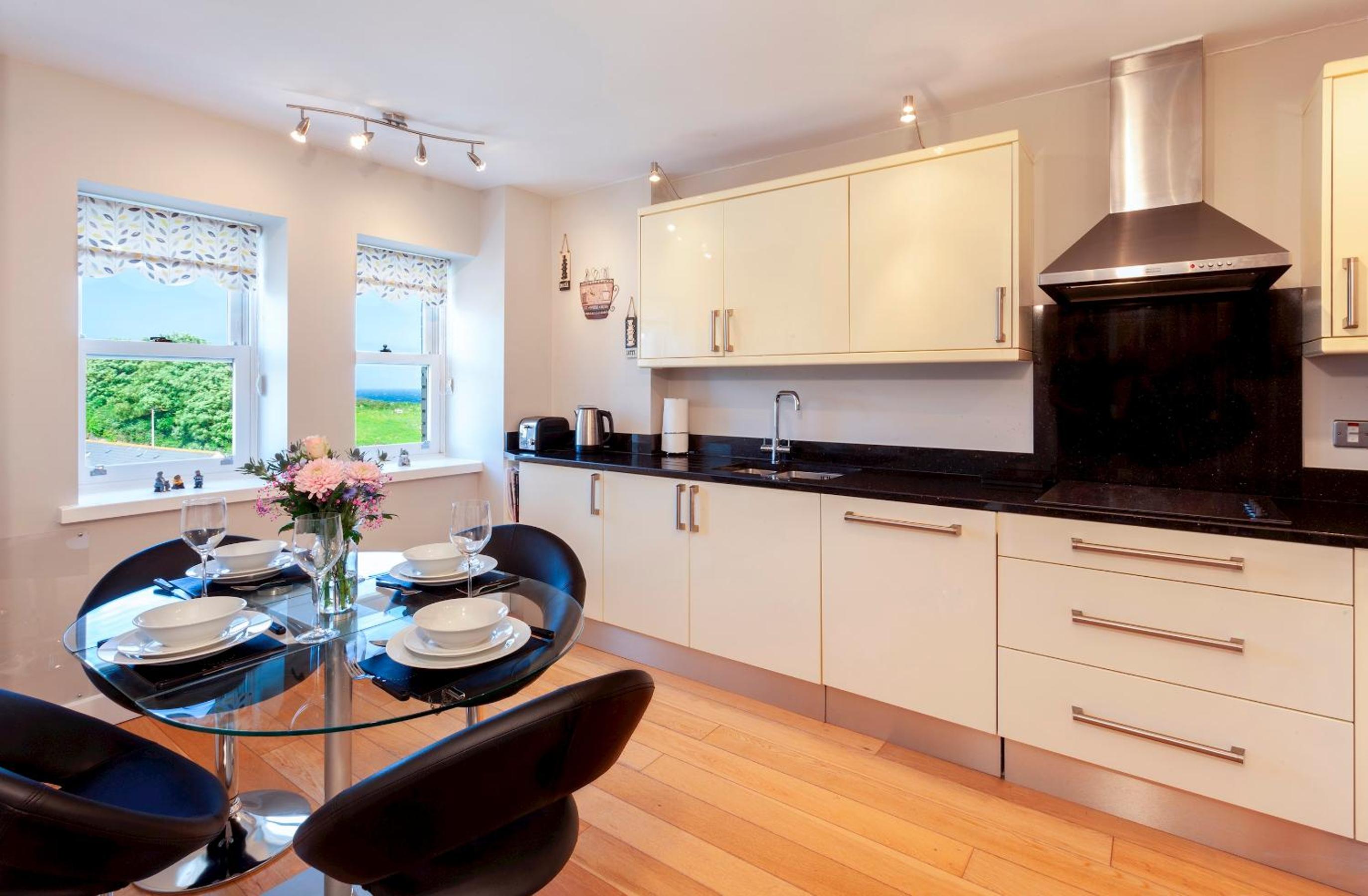 Superb sea front apartment with great sea views view 5
