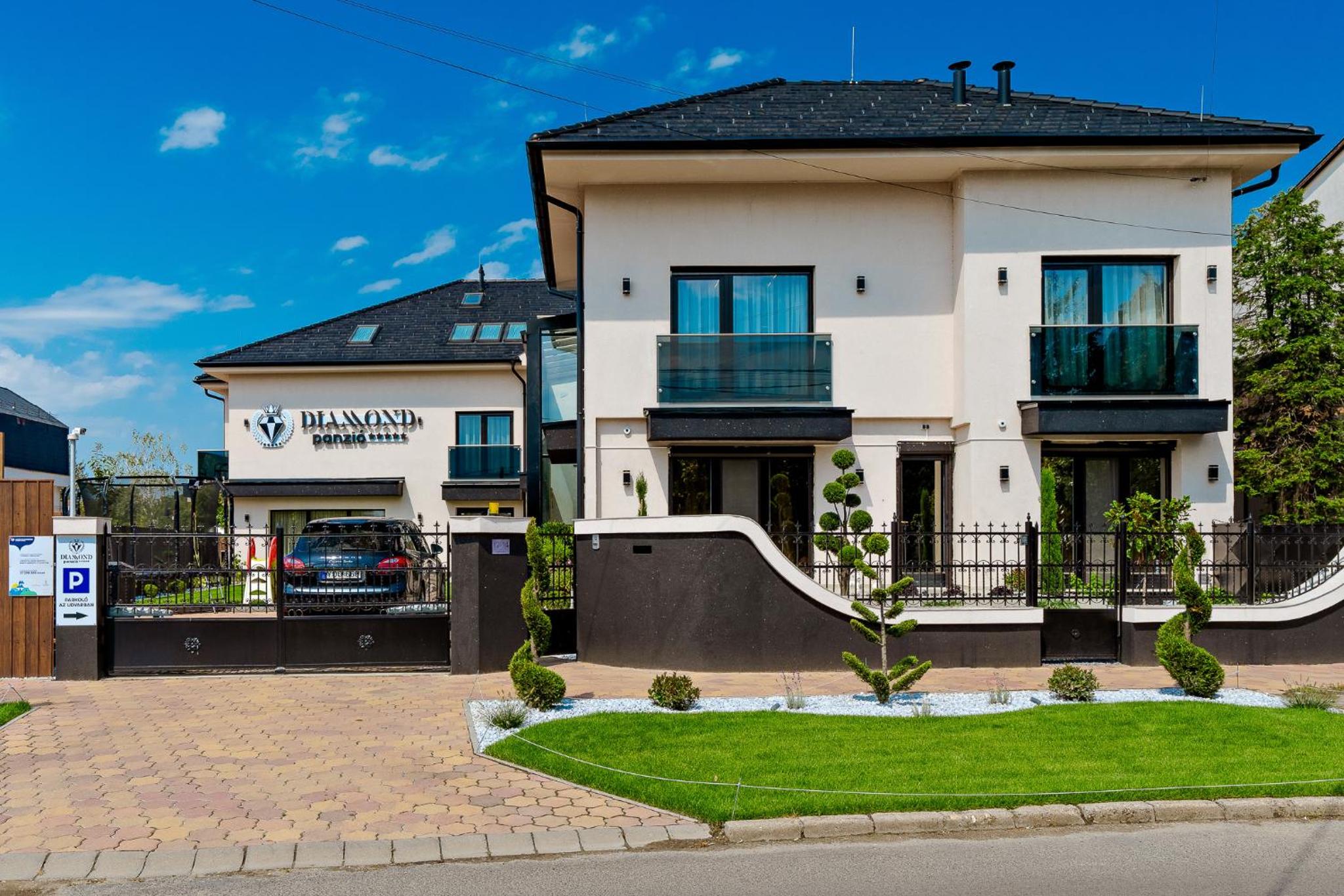 Hotel Diamond Panzió - Image 1
