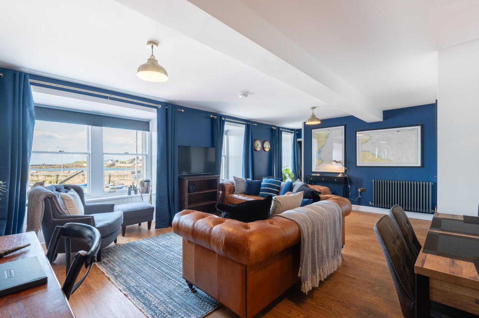 Shorefront Apartment - Sea View with 3 Bedrooms view 2