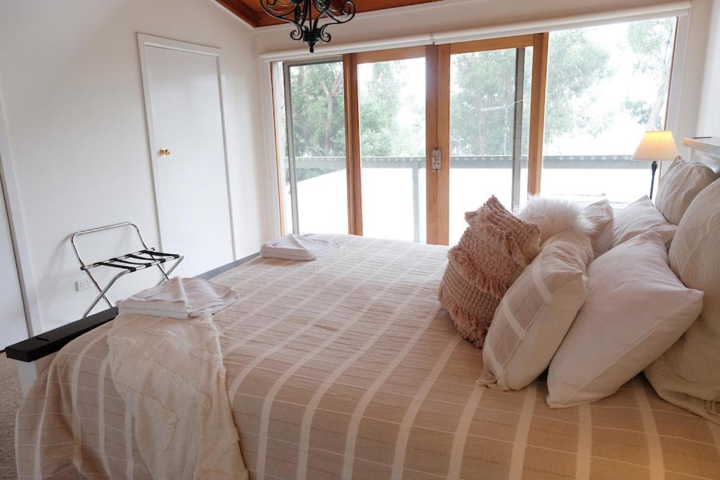 Paradise Retreat Lakehouse