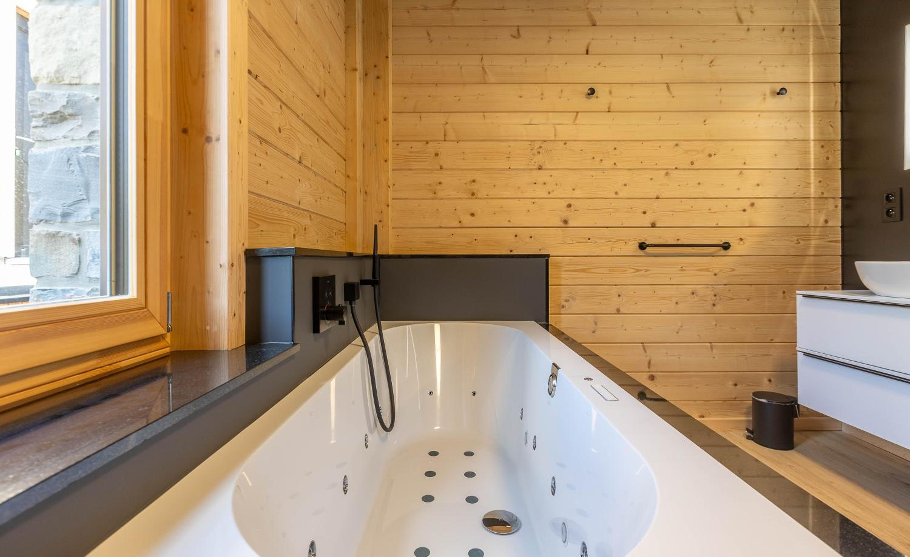 Villa Wood - Gîte de prestige en Ardennes - 10 personnes - Sauna, jacuzzi, piscine et billard