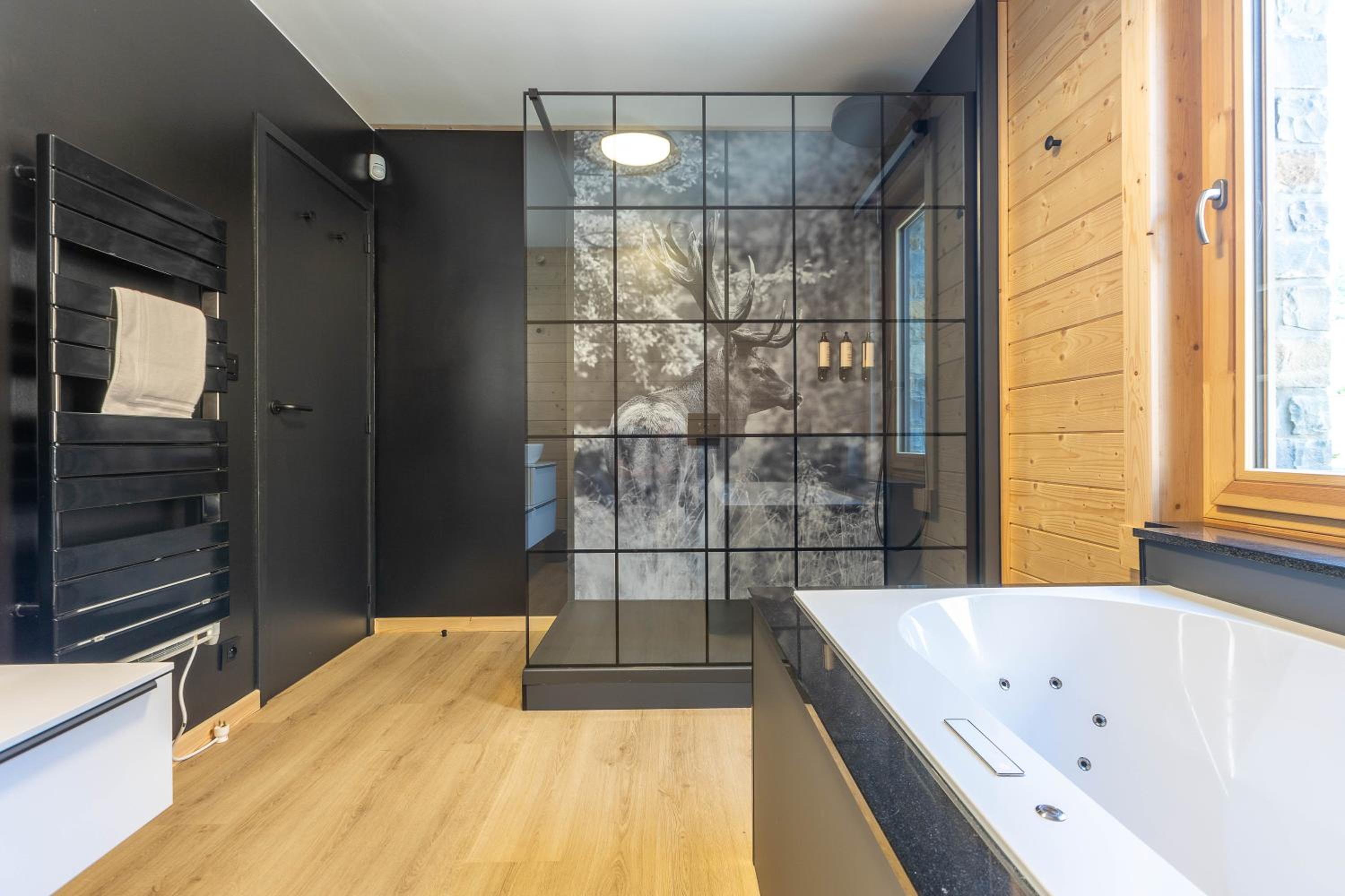 Villa Wood - Gîte de prestige en Ardennes - 10 personnes - Sauna, jacuzzi, piscine et billard
