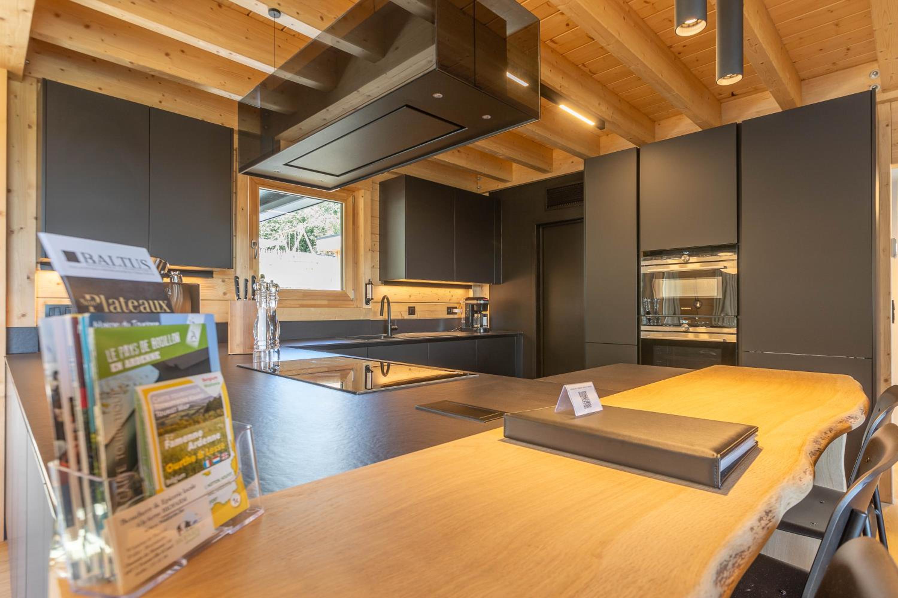 Villa Wood - Gîte de prestige en Ardennes - 10 personnes - Sauna, jacuzzi, piscine et billard
