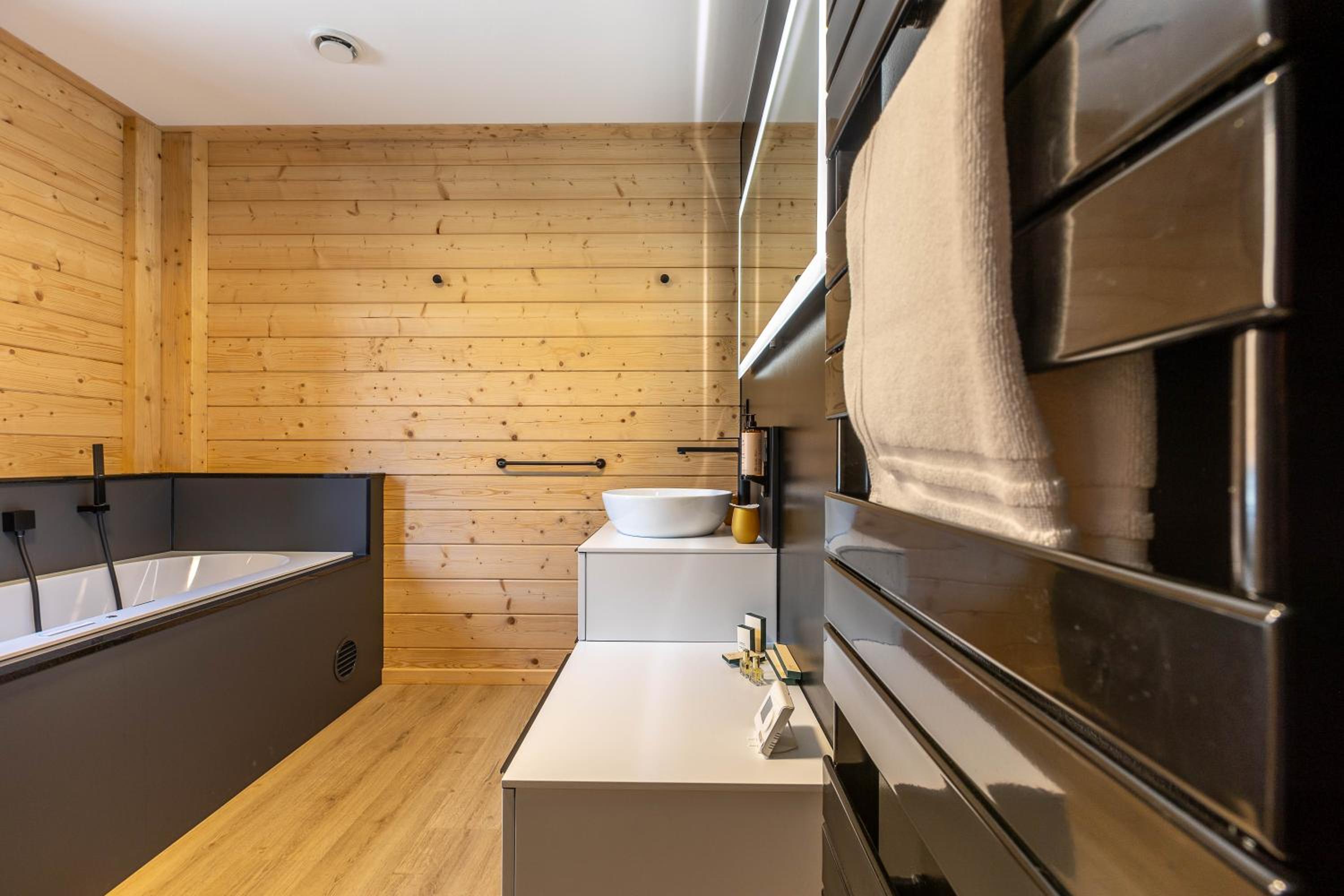 Villa Wood - Gîte de prestige en Ardennes - 10 personnes - Sauna, jacuzzi, piscine et billard