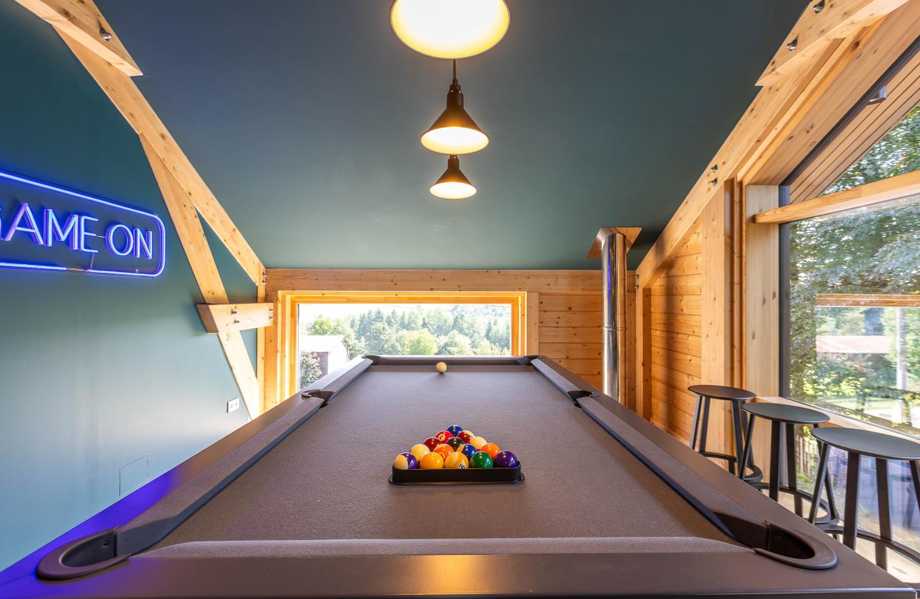 Villa Wood - Gîte de prestige en Ardennes - 10 personnes - Sauna, jacuzzi, piscine et billard