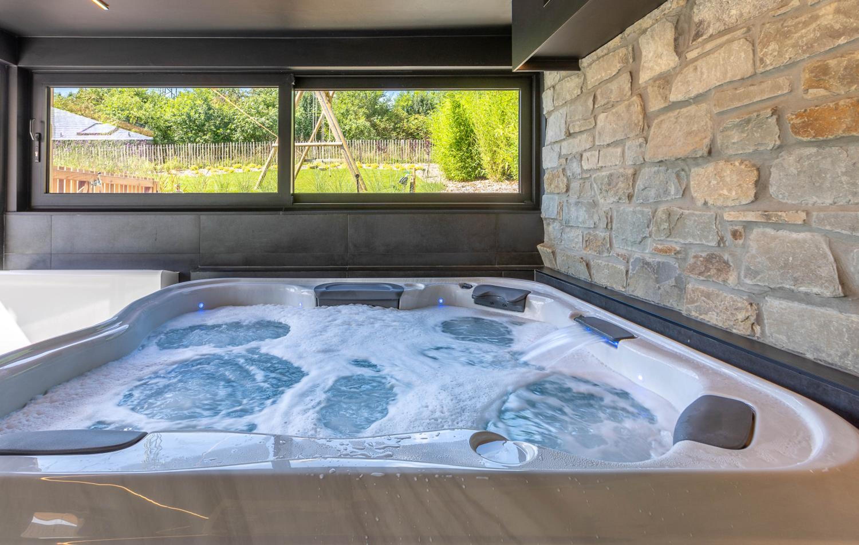 Villa Wood - Gîte de prestige en Ardennes - 10 personnes - Sauna, jacuzzi, piscine et billard