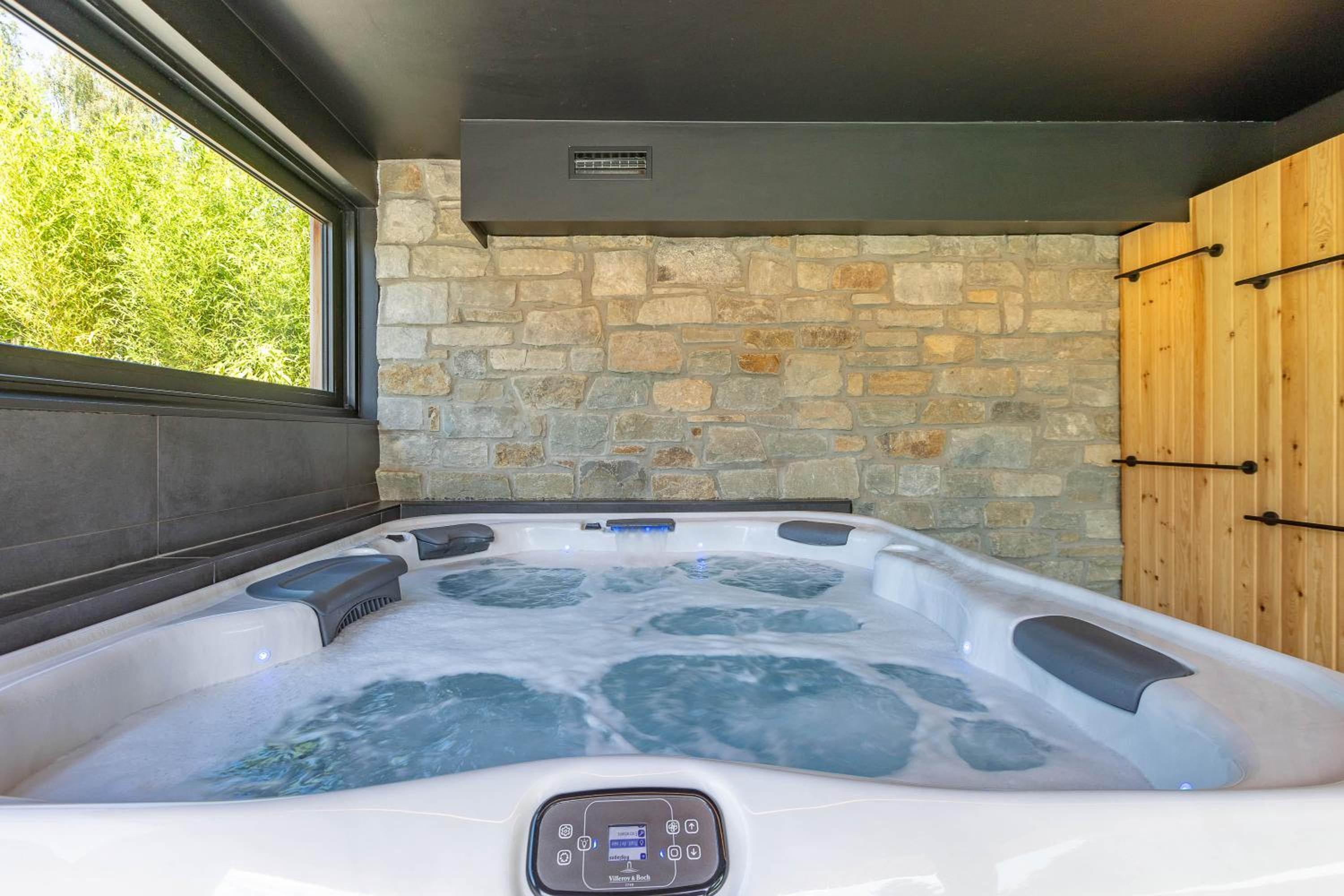 Villa Wood - Gîte de prestige en Ardennes - 10 personnes - Sauna, jacuzzi, piscine et billard