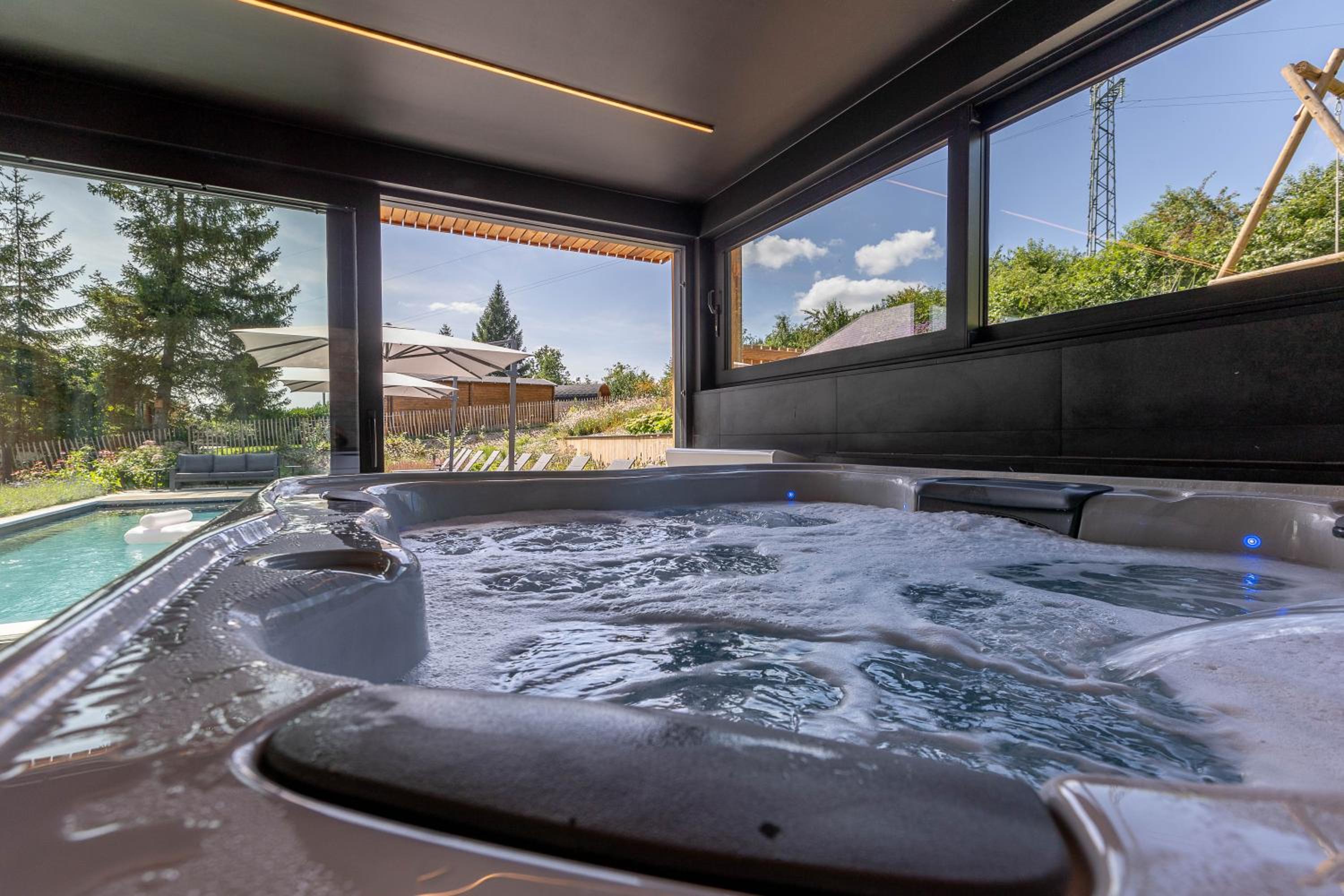 Villa Wood - Gîte de prestige en Ardennes - 10 personnes - Sauna, jacuzzi, piscine et billard