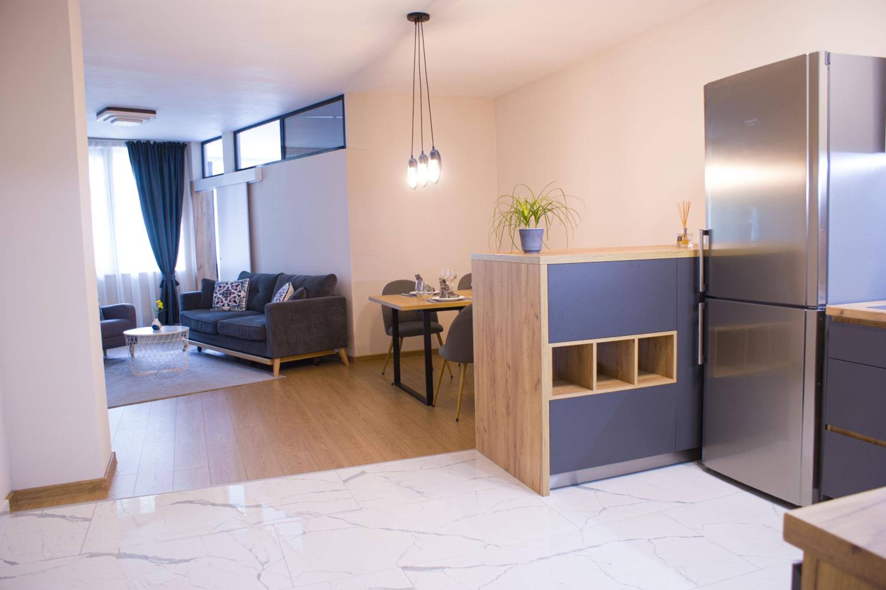 Lux 1 Apartment with Free Parking
