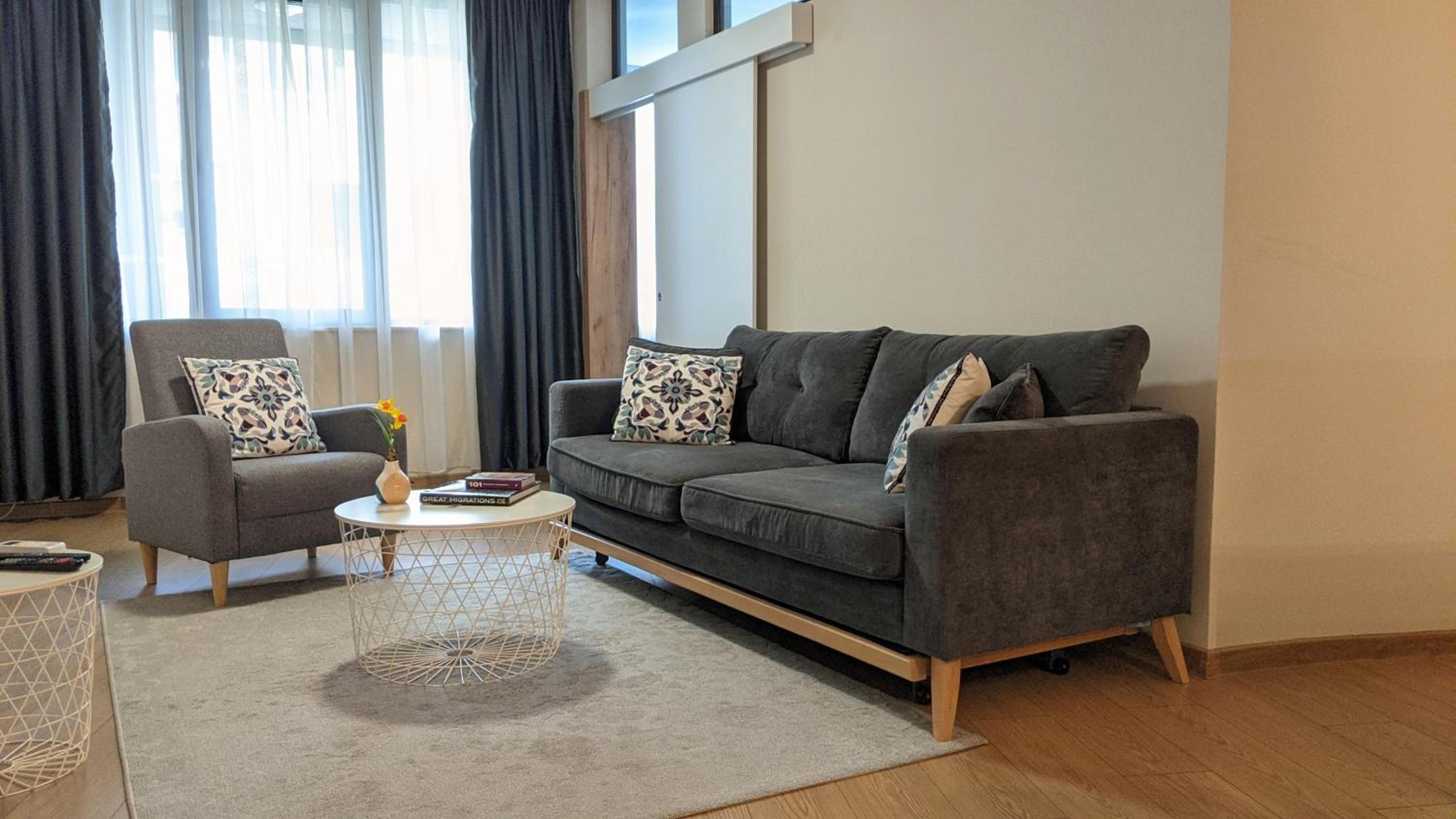 Lux 1 Apartment with Free Parking