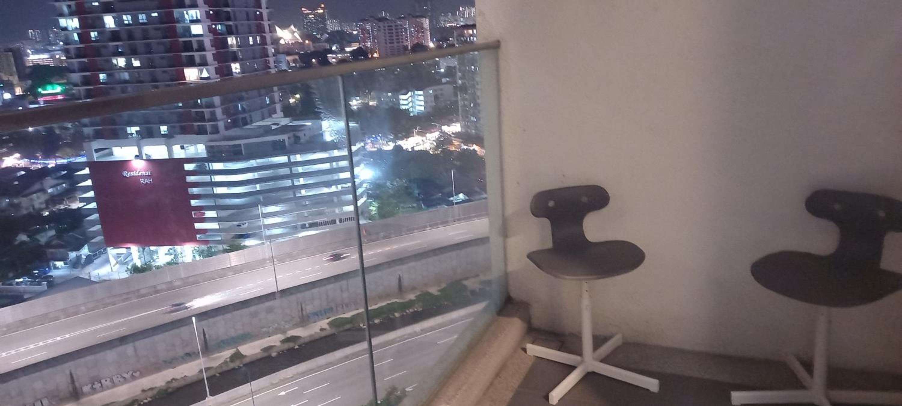Cozy Apartment with Jacuzzi and Sauna at 188 Suites Klcc