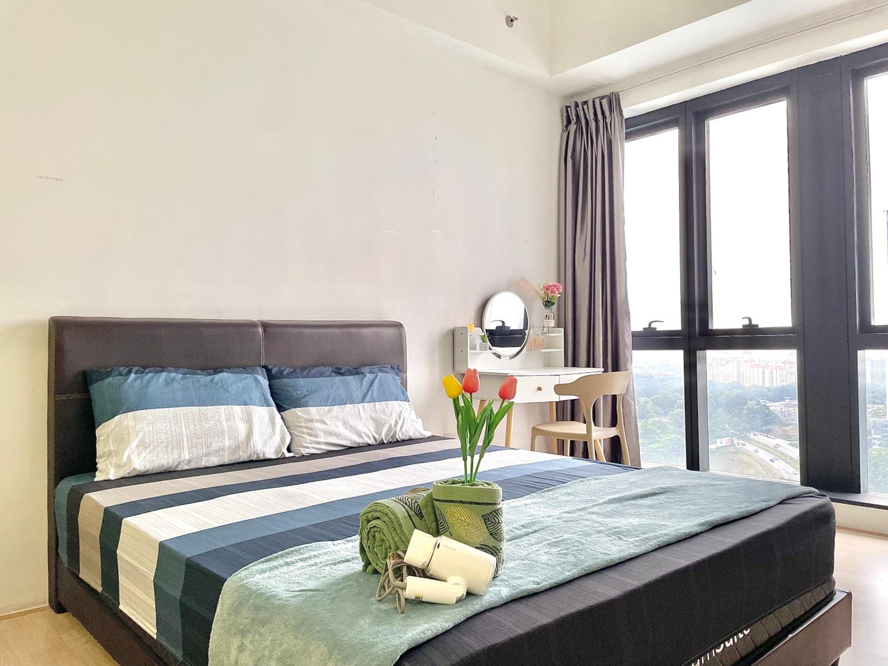 REVO near Pavilion2 Stadium Bukit Jalil 4-5pax