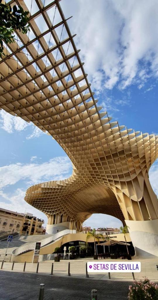 Budget and cute rooms with balcony Sevilla center