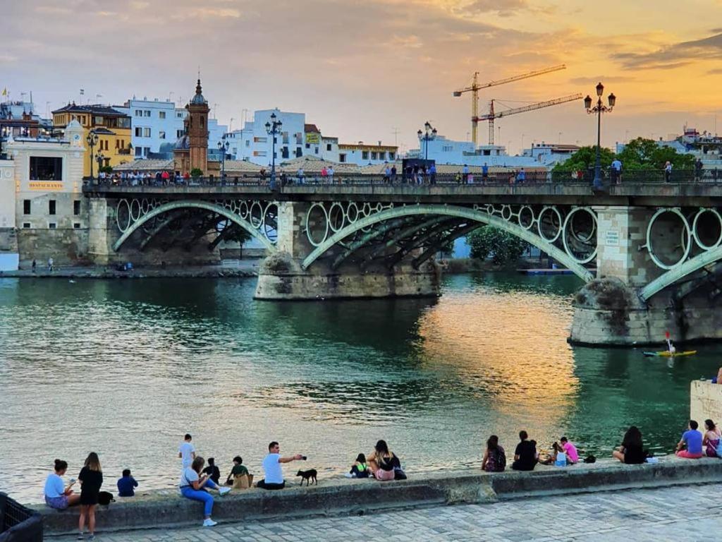 Budget and cute rooms with balcony Sevilla center