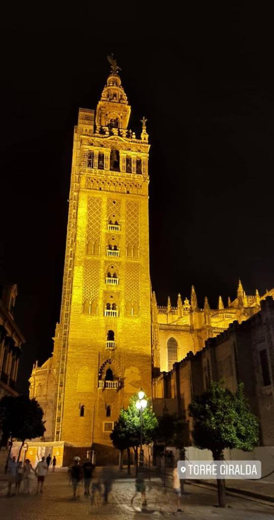 Budget and cute rooms with balcony Sevilla center