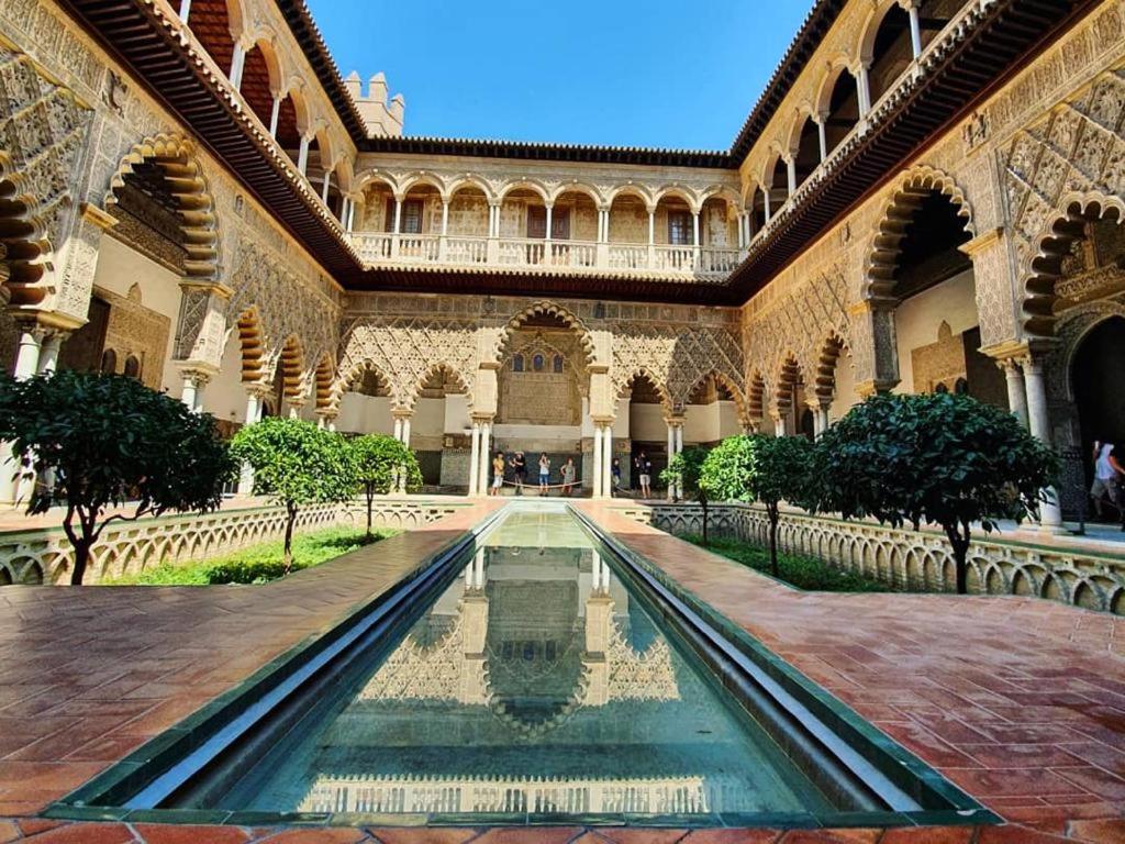 Budget and cute rooms with balcony Sevilla center