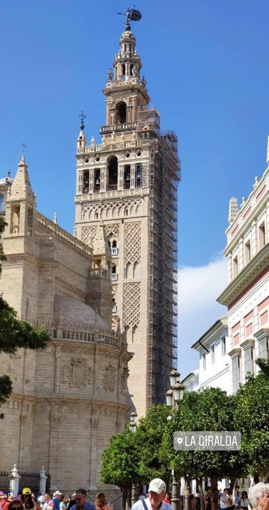 Budget and cute rooms with balcony Sevilla center